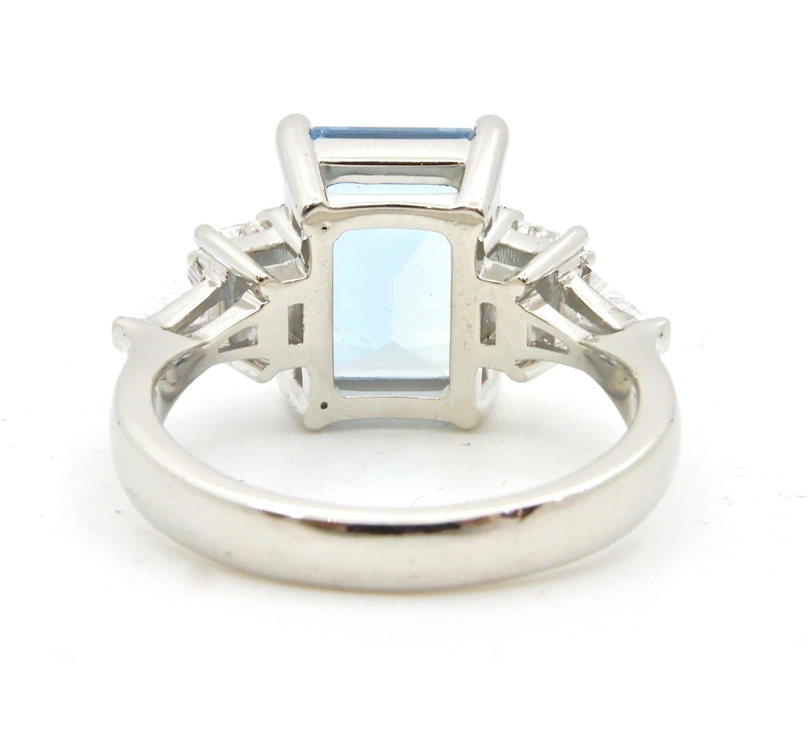 Contemporary 4.13 Carat Emerald Cut Aquamarine and Diamond Platinum Engagement Ring