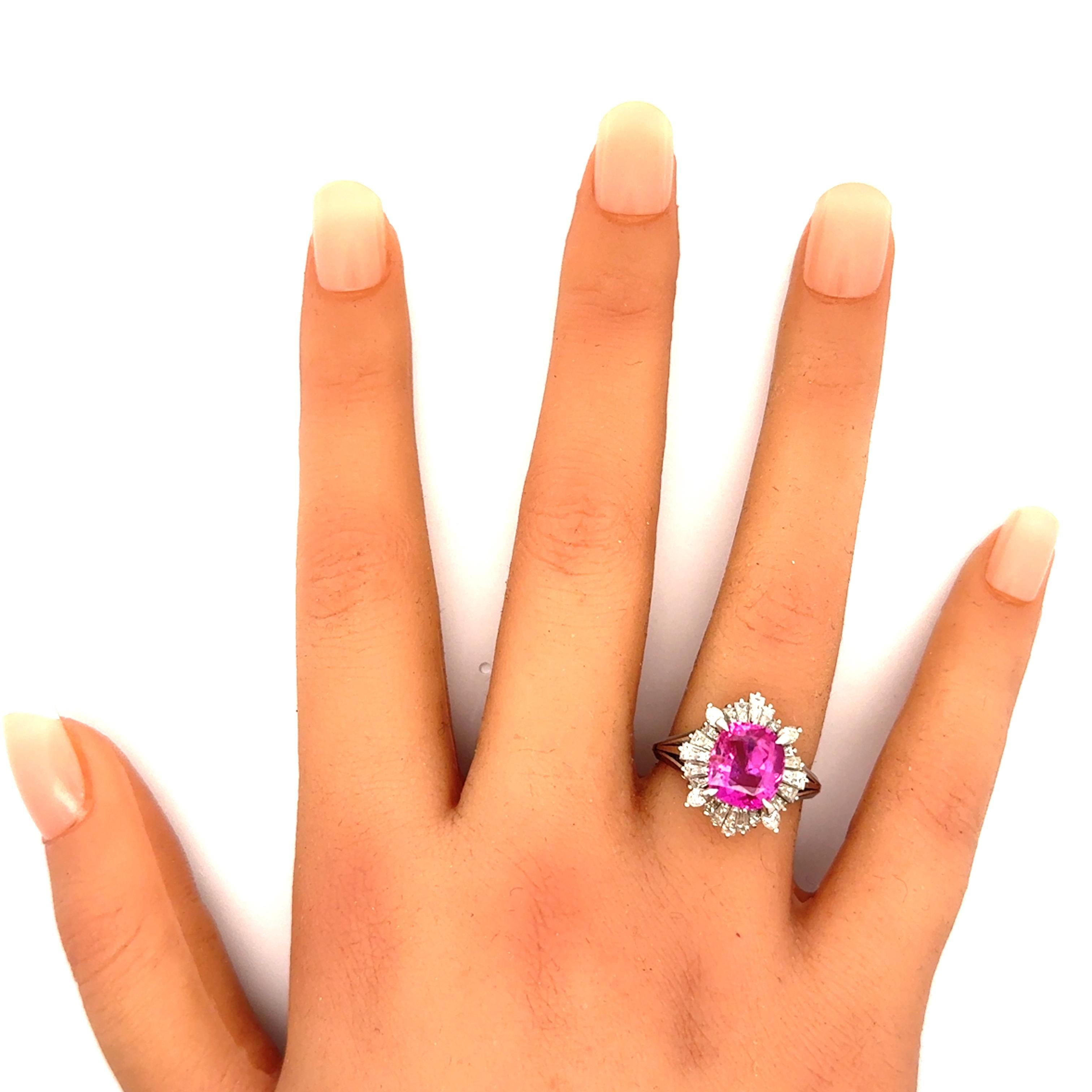Platinring mit 4,13 Karat unbehandeltem rosa Saphir und Diamant, GIA-zertifiziert Damen im Angebot