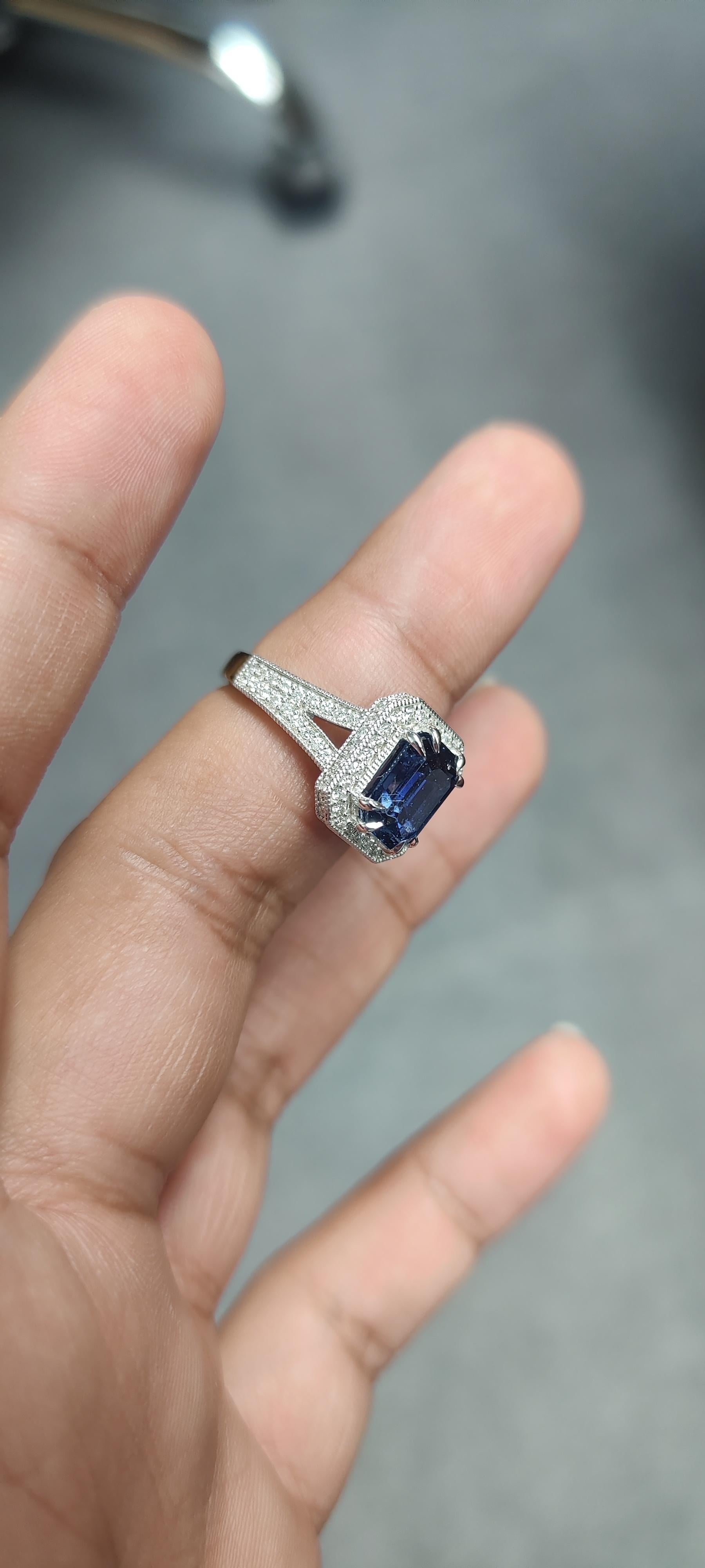 Art Deco 4.13 Carat No-Heat Sapphire and Diamond Ring in 18K White Gold For Sale