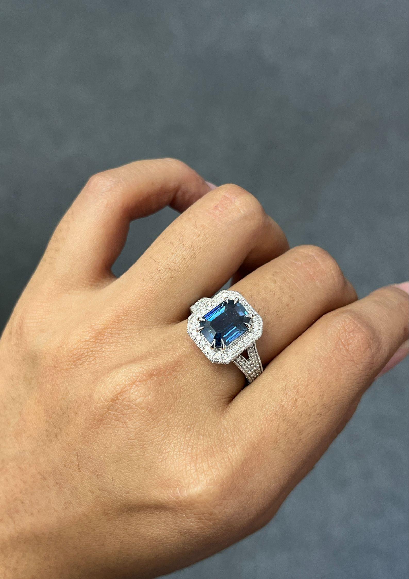 4.13 Carat No-Heat Sapphire and Diamond Ring in 18K White Gold In New Condition For Sale In Bangkok, TH