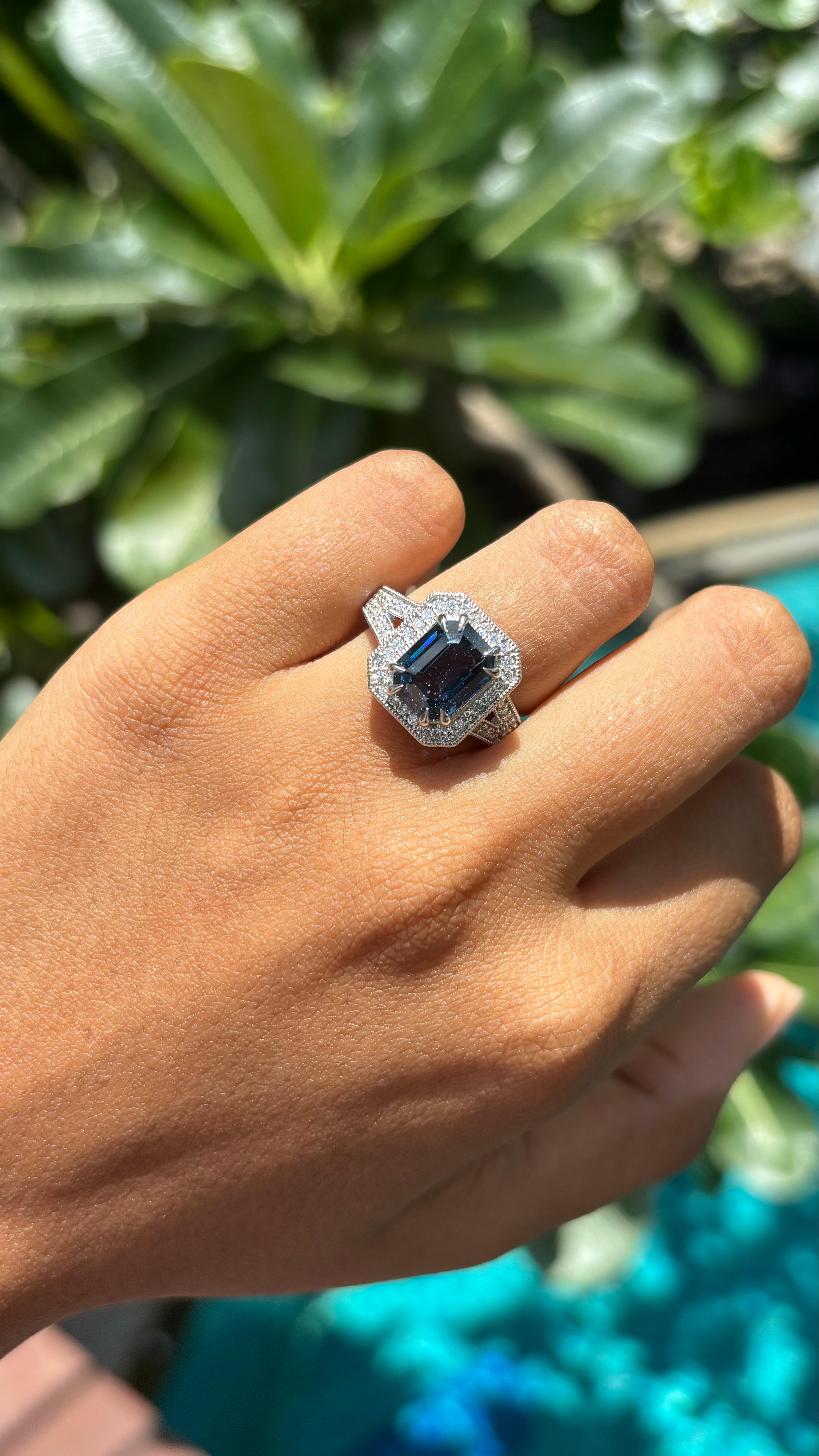 4.13 Carat No-Heat Sapphire and Diamond Ring in 18K White Gold For Sale 2