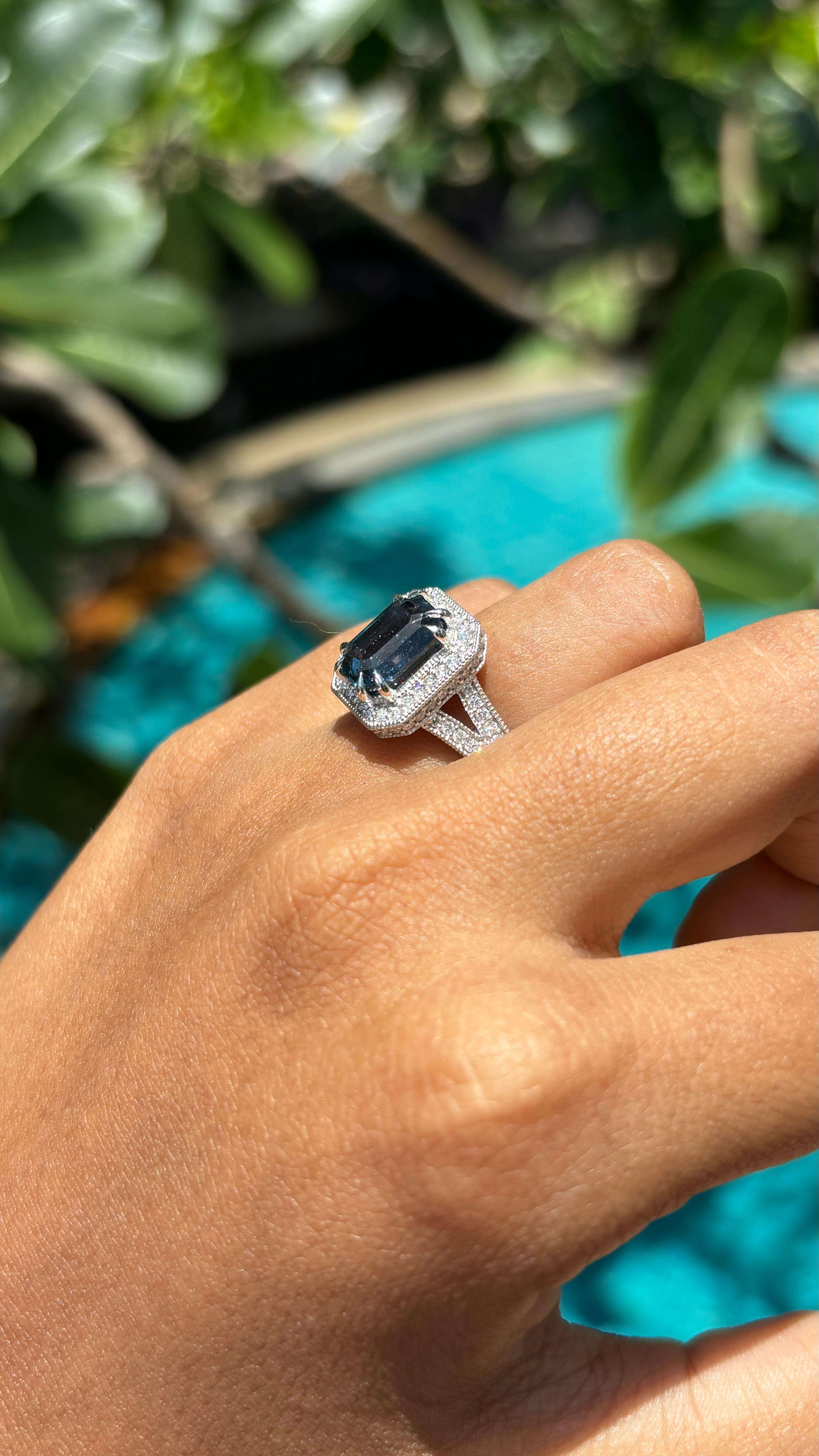 4.13 Carat No-Heat Sapphire and Diamond Ring in 18K White Gold For Sale 4