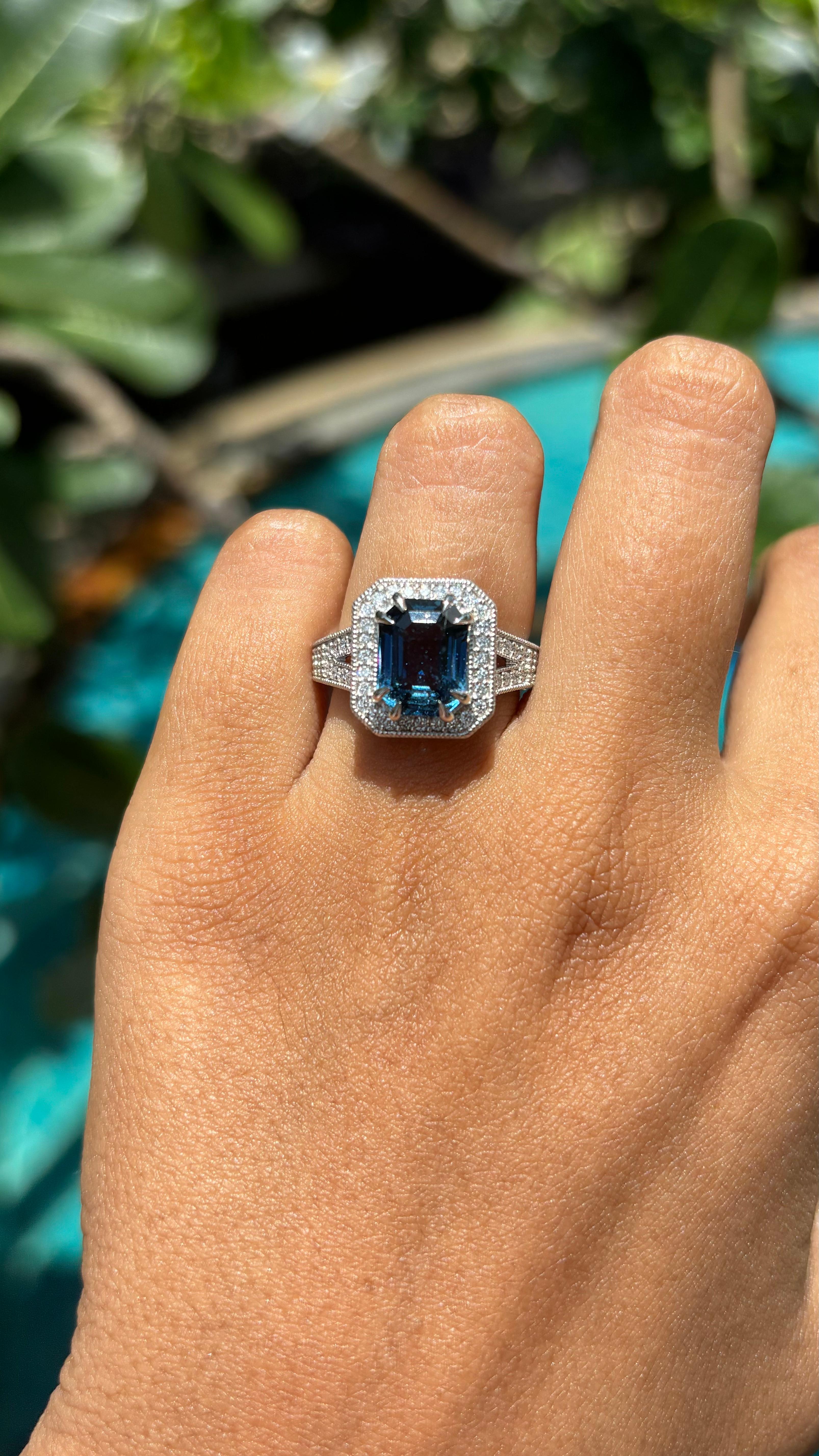 4.13 Carat No-Heat Sapphire and Diamond Ring in 18K White Gold For Sale 5