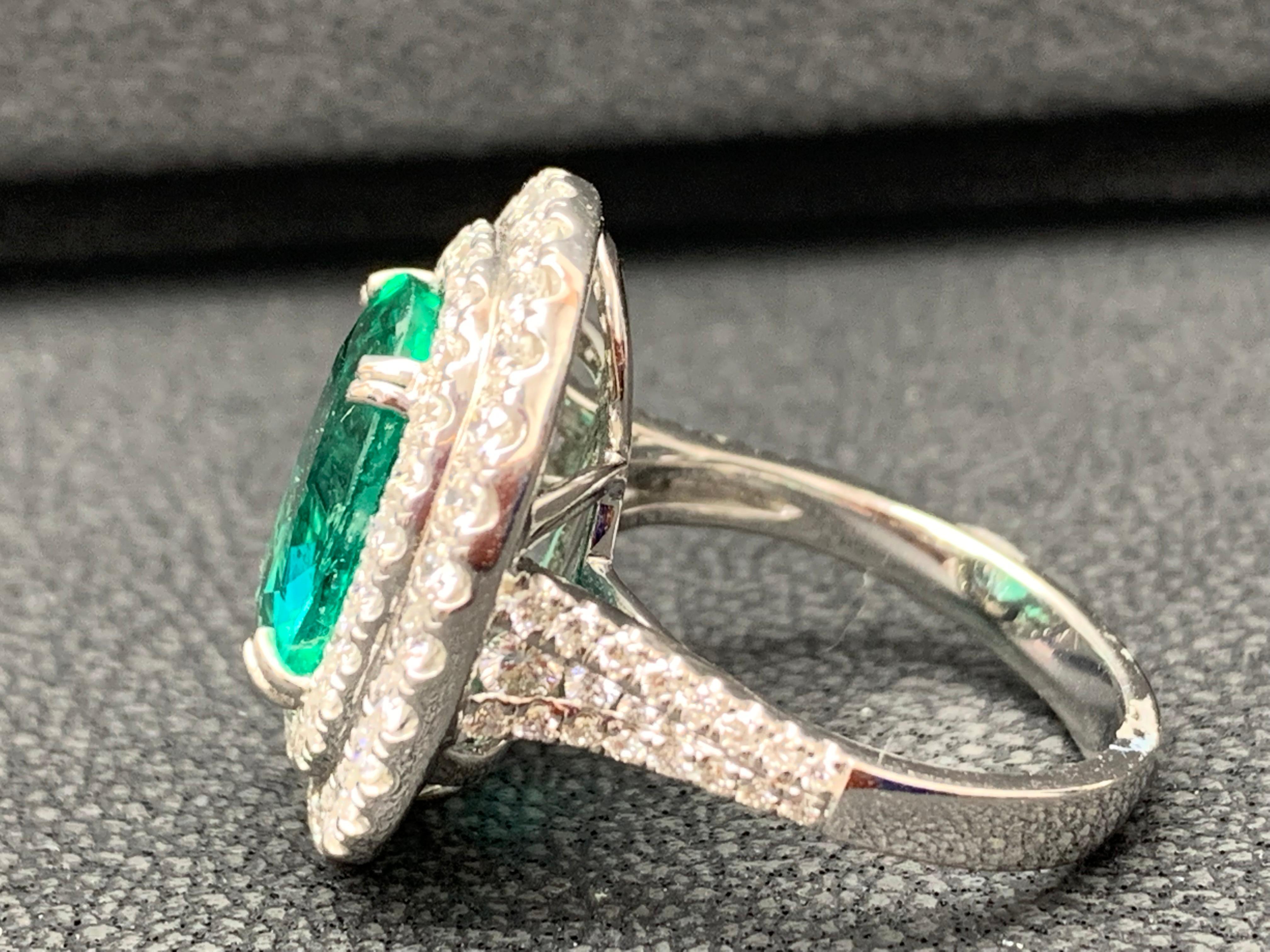 4,13 Karat Ovalschliff Smaragd und Diamant Verlobungsring aus 18 Karat Weißgold im Zustand „Neu“ im Angebot in NEW YORK, NY