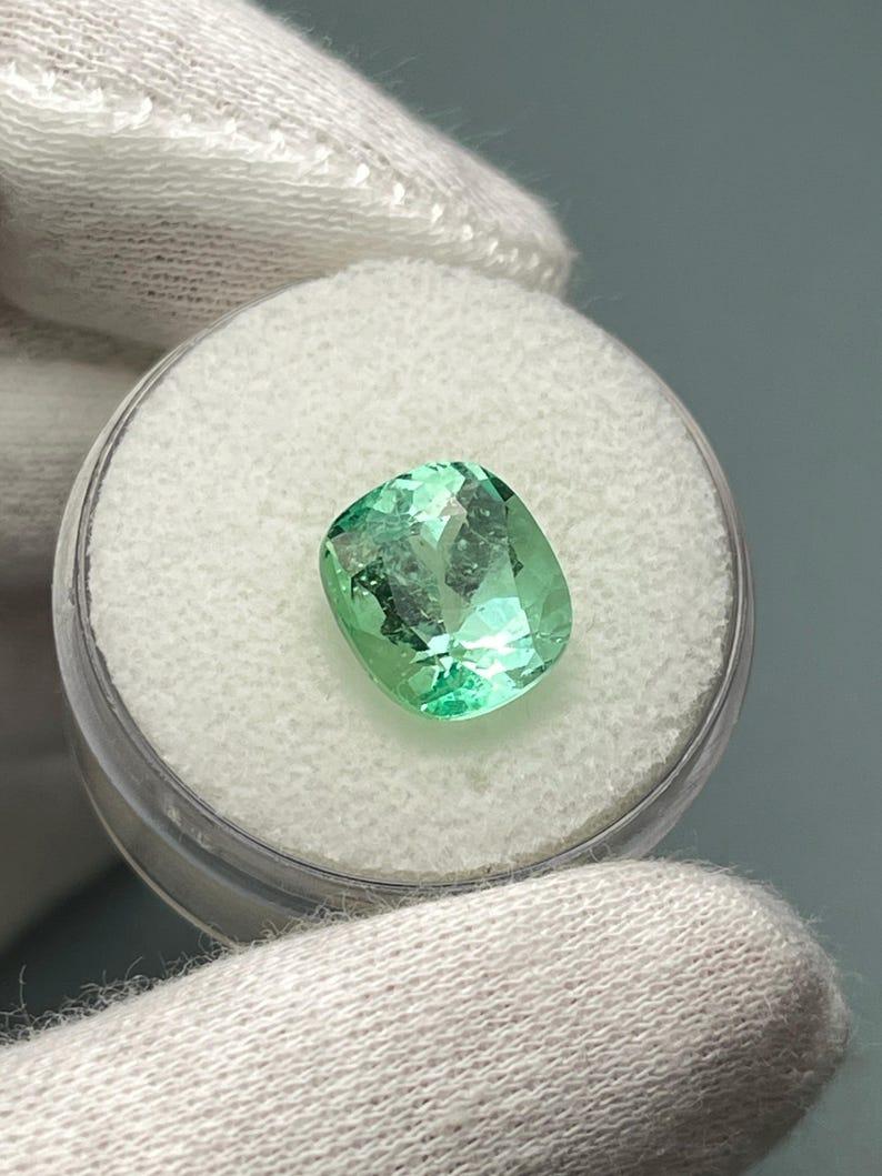 4.13 Carat Pastel Yellowish Green Colombian Emerald - Cushion Cut Genuine Gem In New Condition For Sale In Jupiter, FL