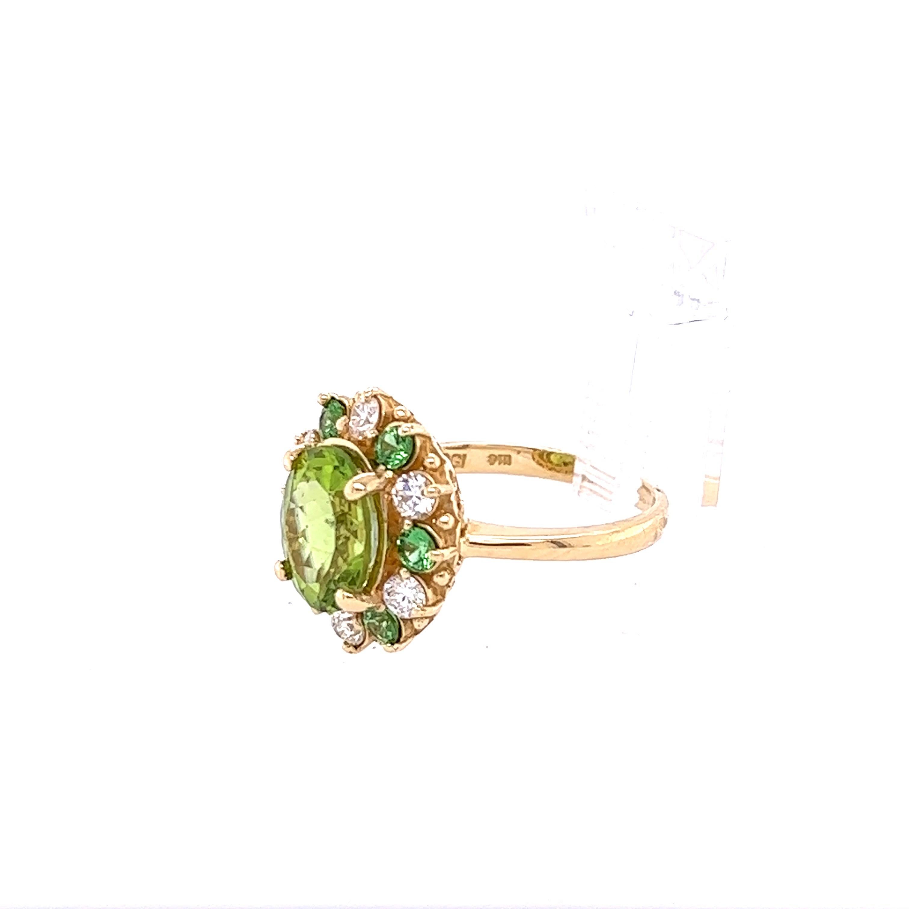 Contemporary 4.13 Carat Peridot Tsavorite Diamond 14 Karat Yellow Gold Ring For Sale