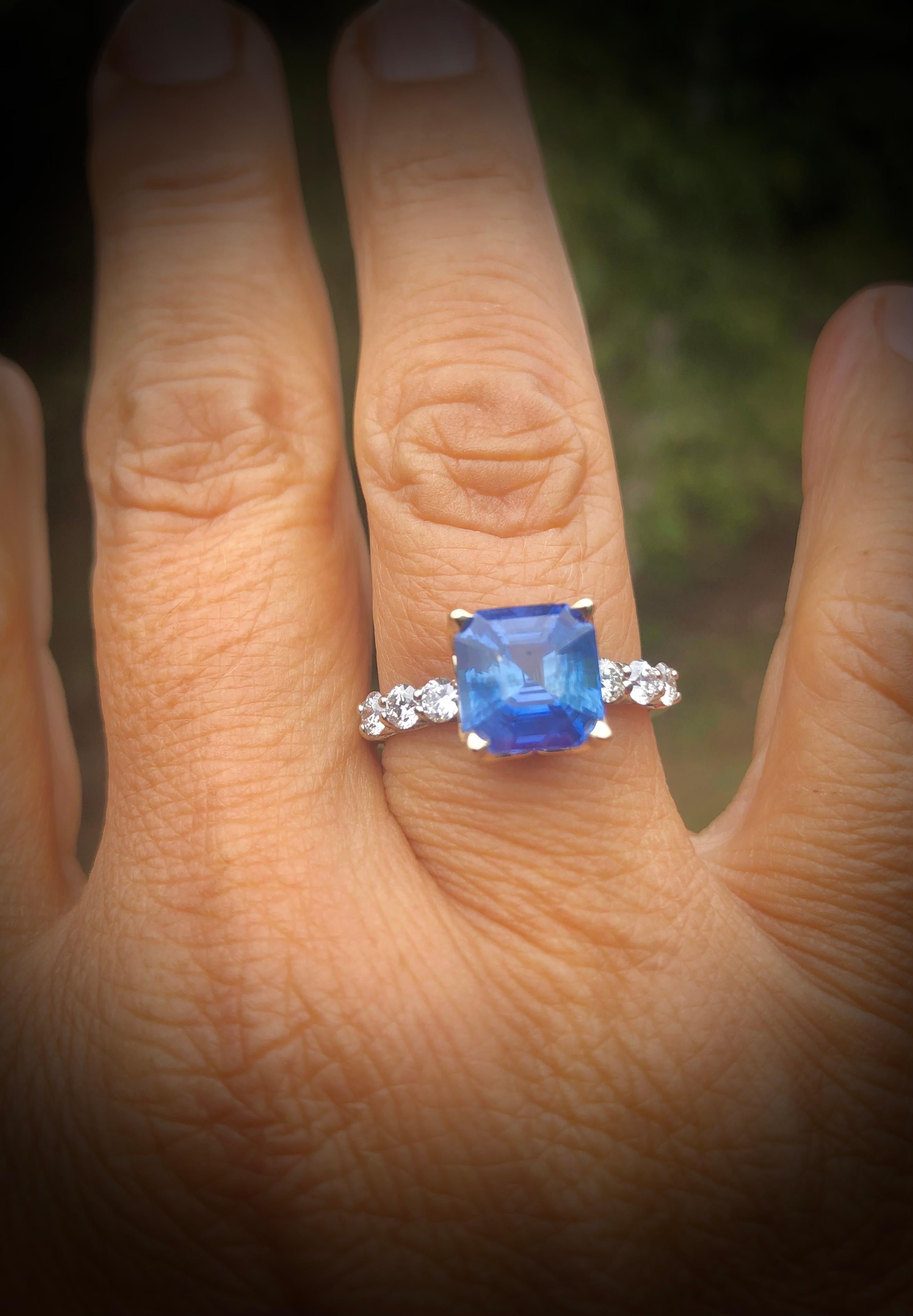 4,77 Karat Sri Lanka Ceylon-Blauer Saphir Strahlender und Diamantring 6