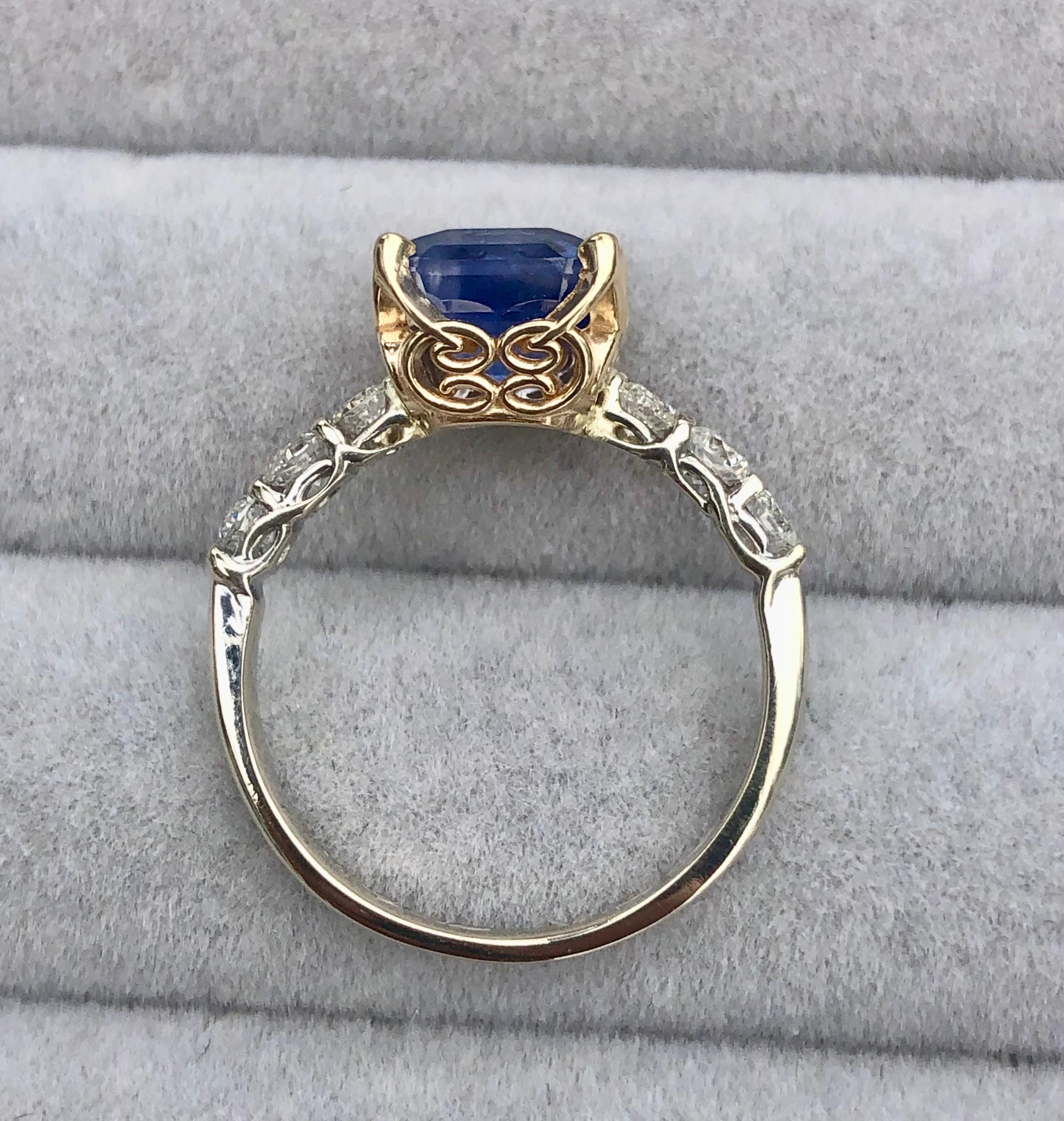 4,77 Karat Sri Lanka Ceylon-Blauer Saphir Strahlender und Diamantring 3