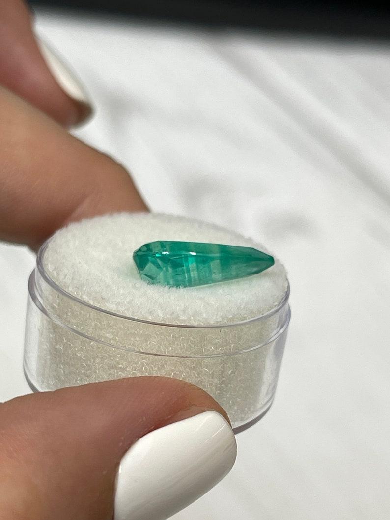4.13 Carat Unique Color Bands Colombian Emerald - Pear Cut Teardrop Loose For Sale 2