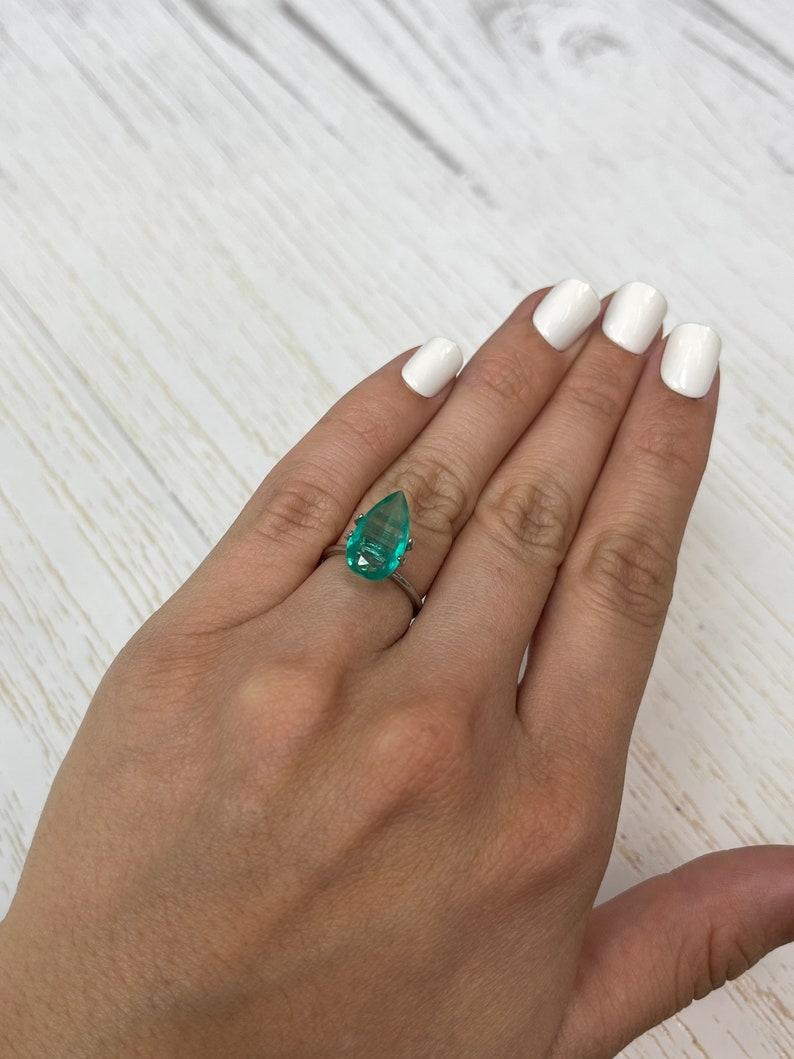 4.13 Carat Unique Color Bands Colombian Emerald - Pear Cut Teardrop Loose For Sale 4