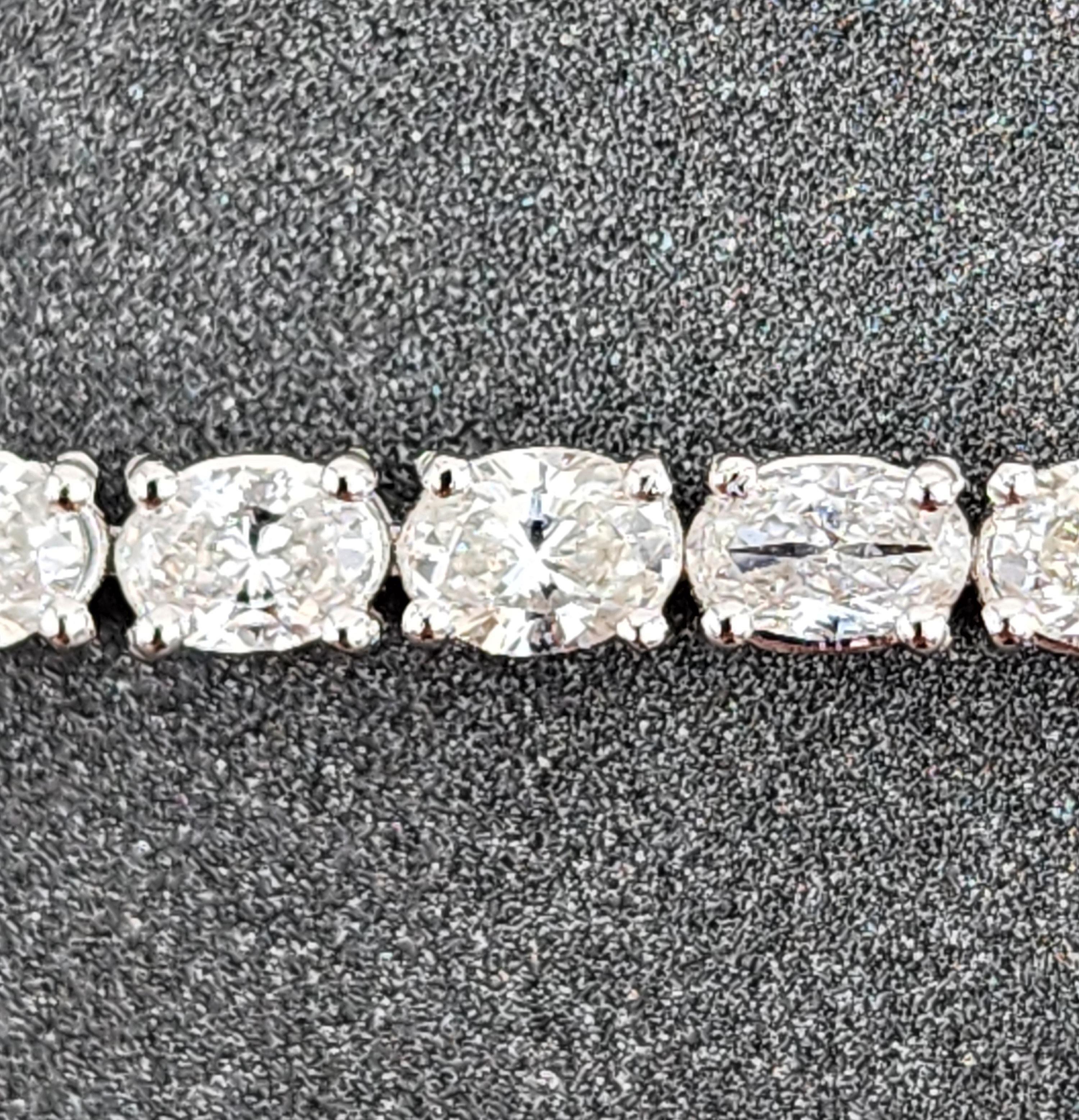 Femenino o masculino Pulsera de Tenis Este-Oeste Ovalada con Diamantes de 4,13 ct en venta