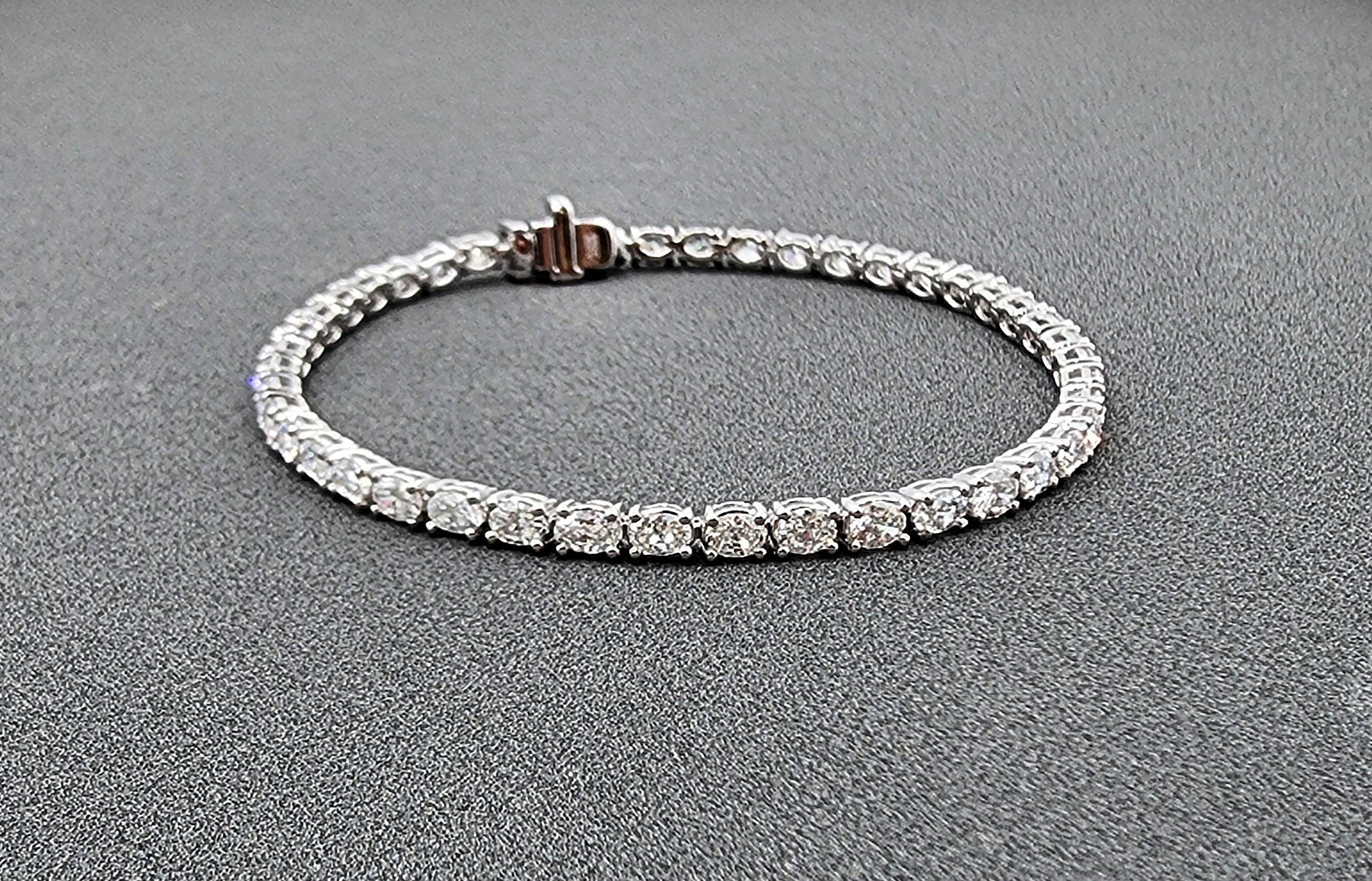 Pulsera de Tenis Este-Oeste Ovalada con Diamantes de 4,13 ct en venta