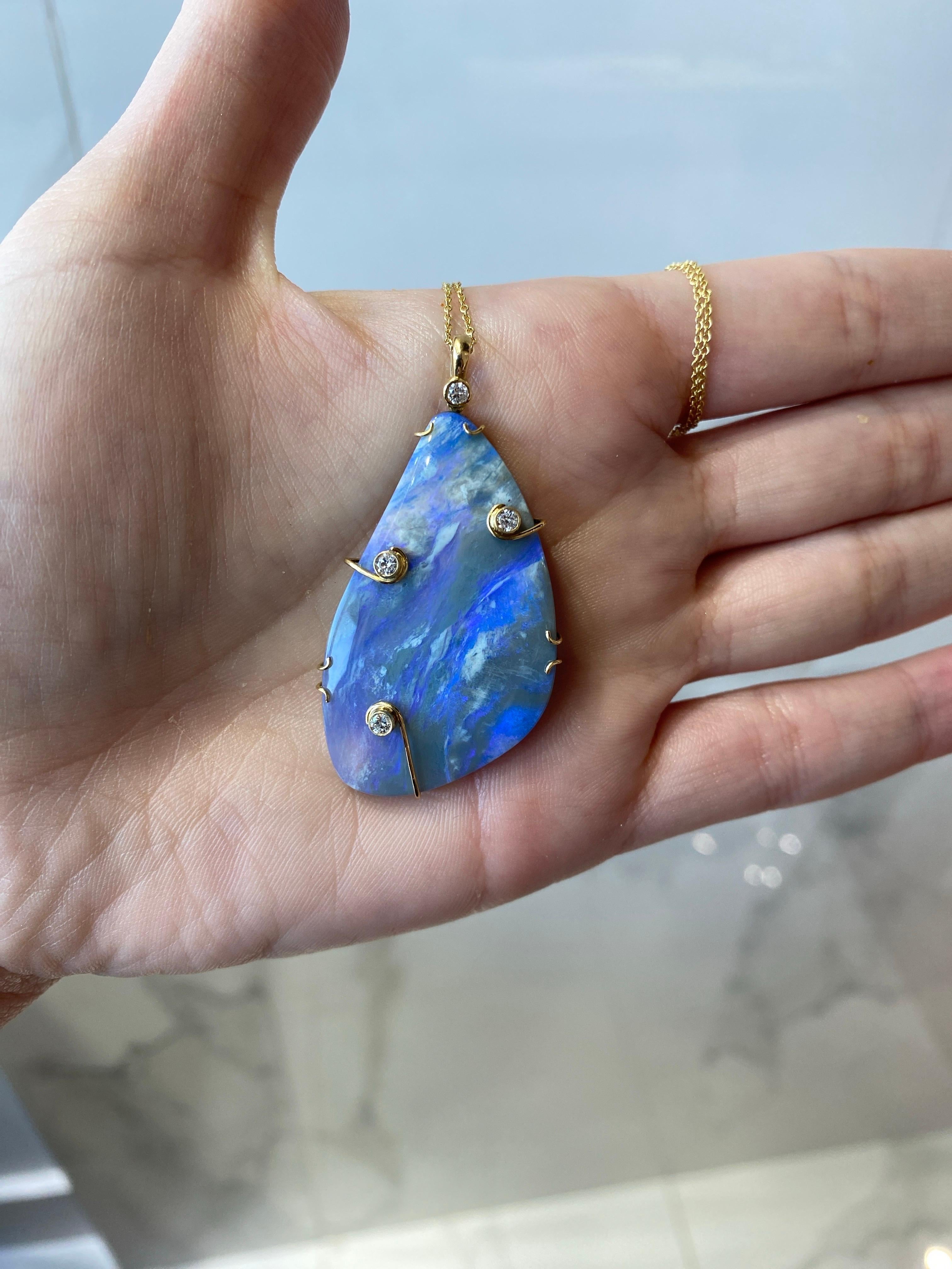 Collana in oro giallo 18k con opale Boulder e diamanti incastonati da 41,30 carati In condizioni Nuovo in vendita a Houston, TX