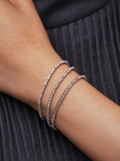 Pulsera tipo «tennis» de diamantes naturales de 4,13 ct, en oro blanco de 18 k, de tres filas, 15,5 cm (6,1")