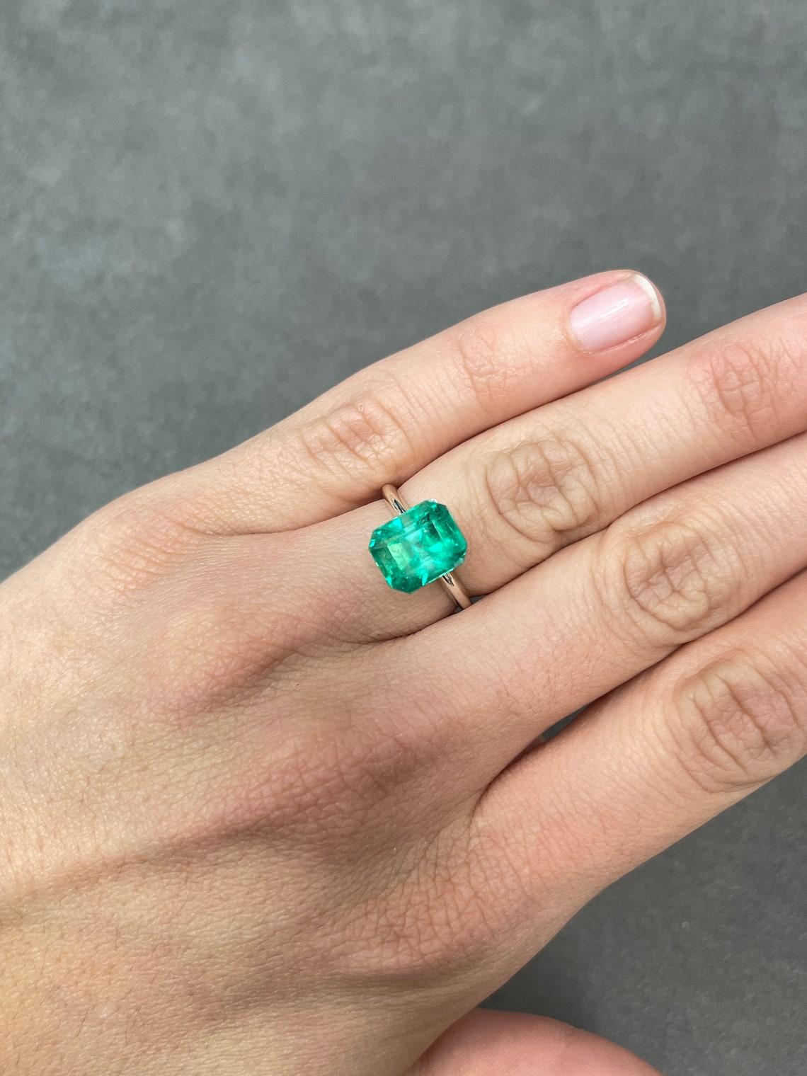Femenino o masculino 4,13ct Verde Vibrante Clásico Corte Esmeralda Gema Colombiana 10x8 Genuina Mayo en venta