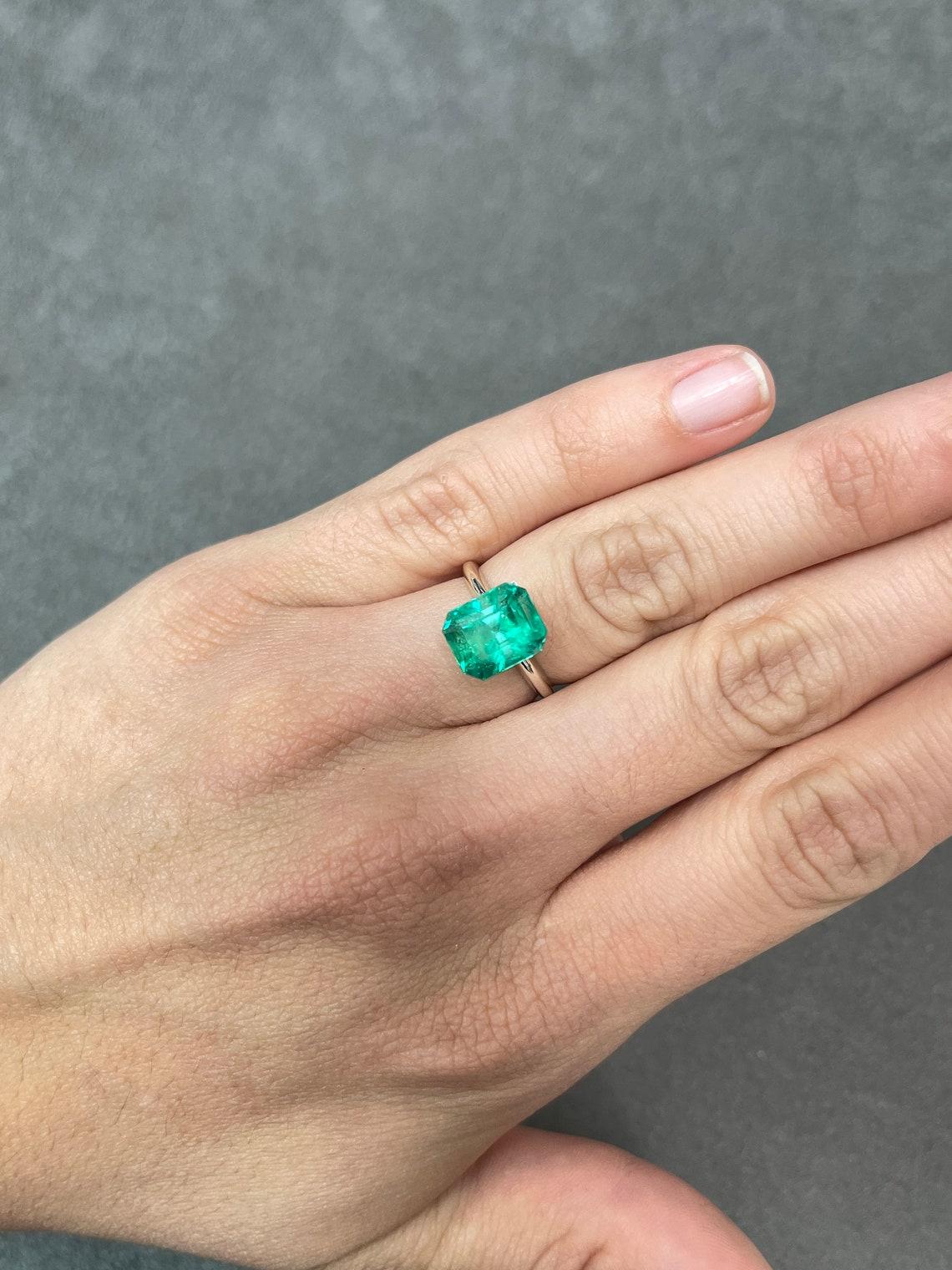 4,13ct Verde Vibrante Clásico Corte Esmeralda Gema Colombiana 10x8 Genuina Mayo en venta 1