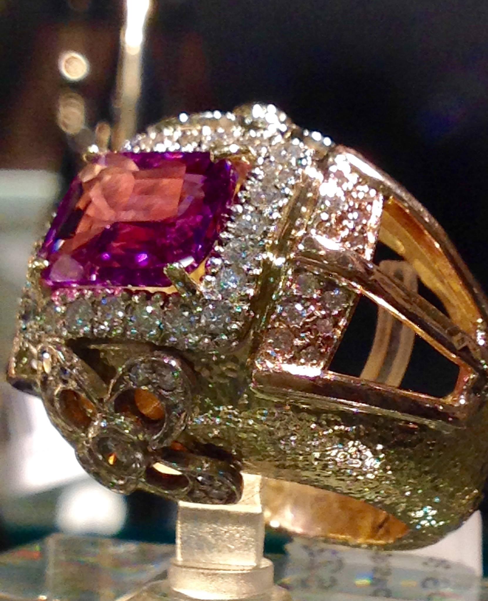 4.14 Carat Purple Pink Sapphire Diamond Large Dome Style Statement Ring 18 Karat For Sale 2