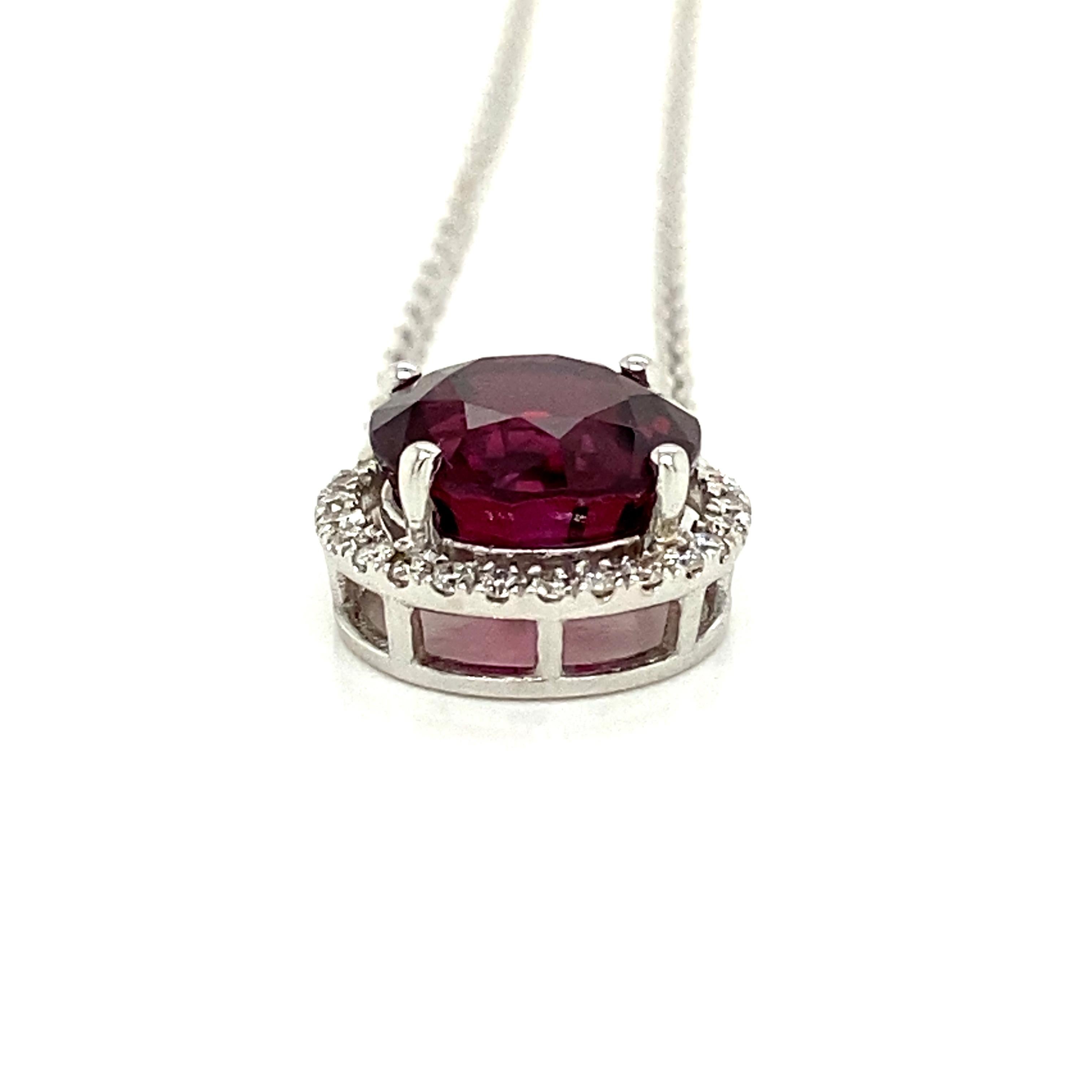 4.14 Carat Round-Cut Vivid Pink-Purple Garnet and White Diamond Pendant Necklace In New Condition For Sale In Hong Kong, HK