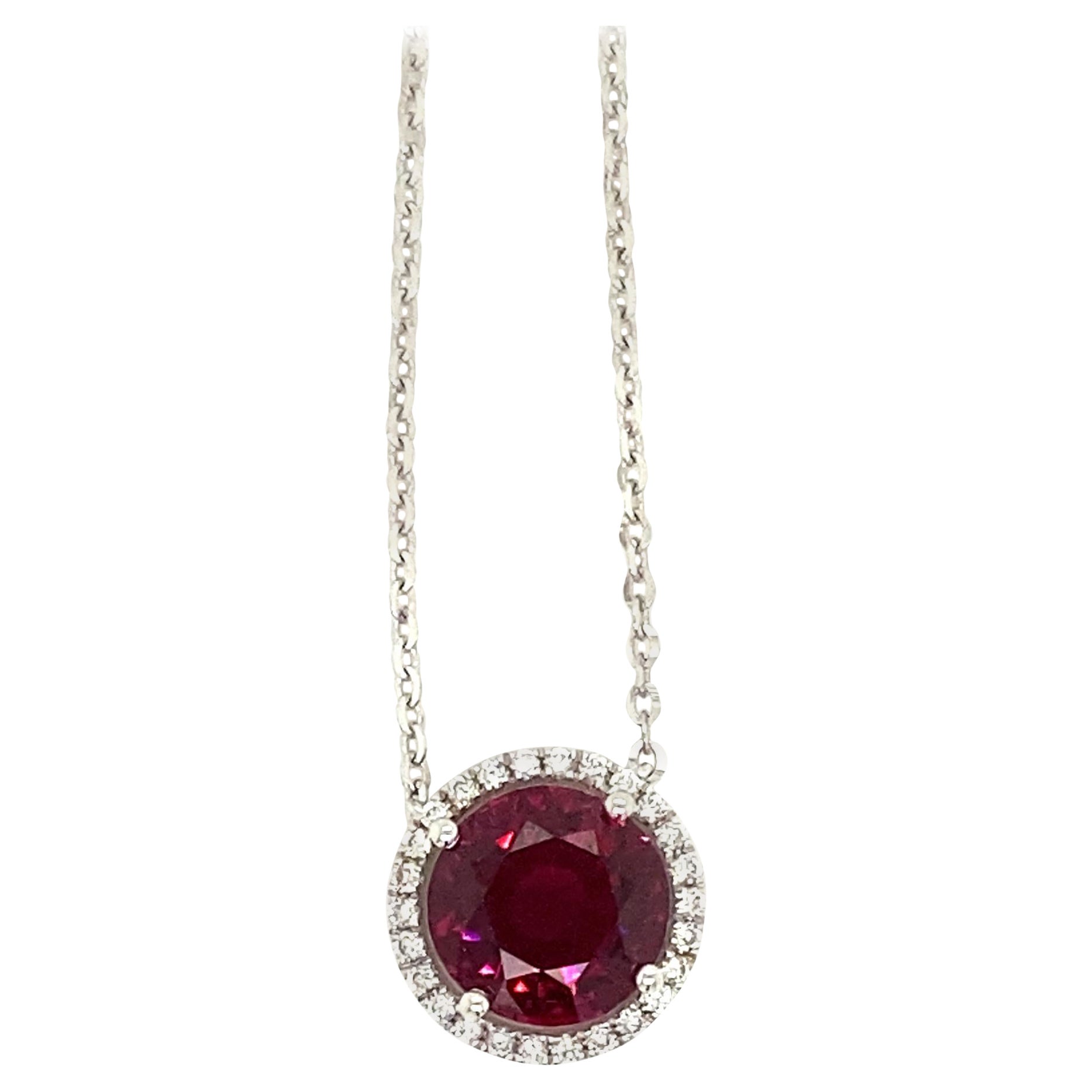 Halskette mit 4,14 Karat lebhaftem rosa-violetter Granat und weißem Diamant-Anhänger im Rundschliff im Angebot