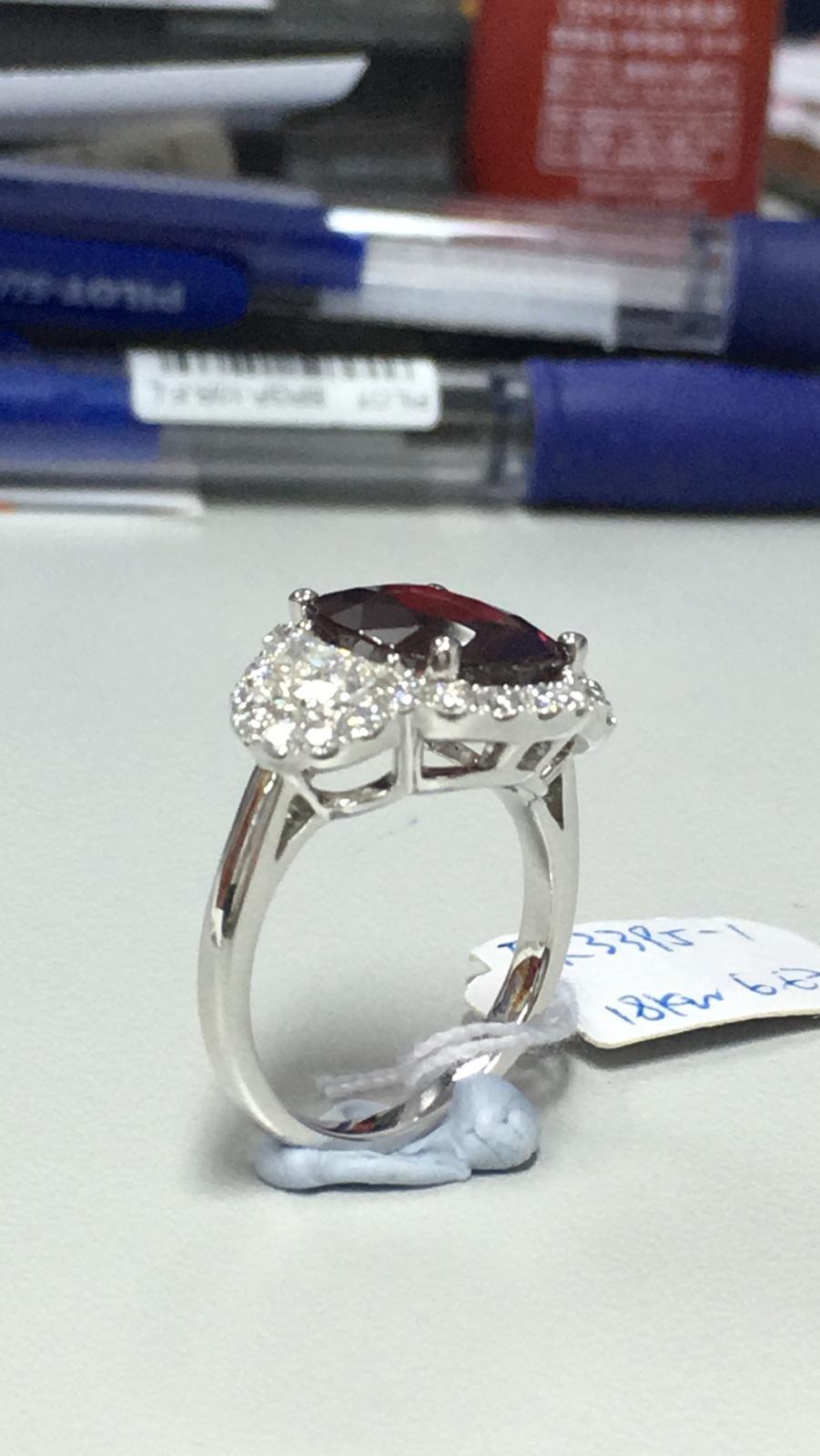 4.14 Carat Vivid Red Ruby GRS Certified Diamond Ring Oval Cut  In New Condition In Hong Kong, Hong Kong