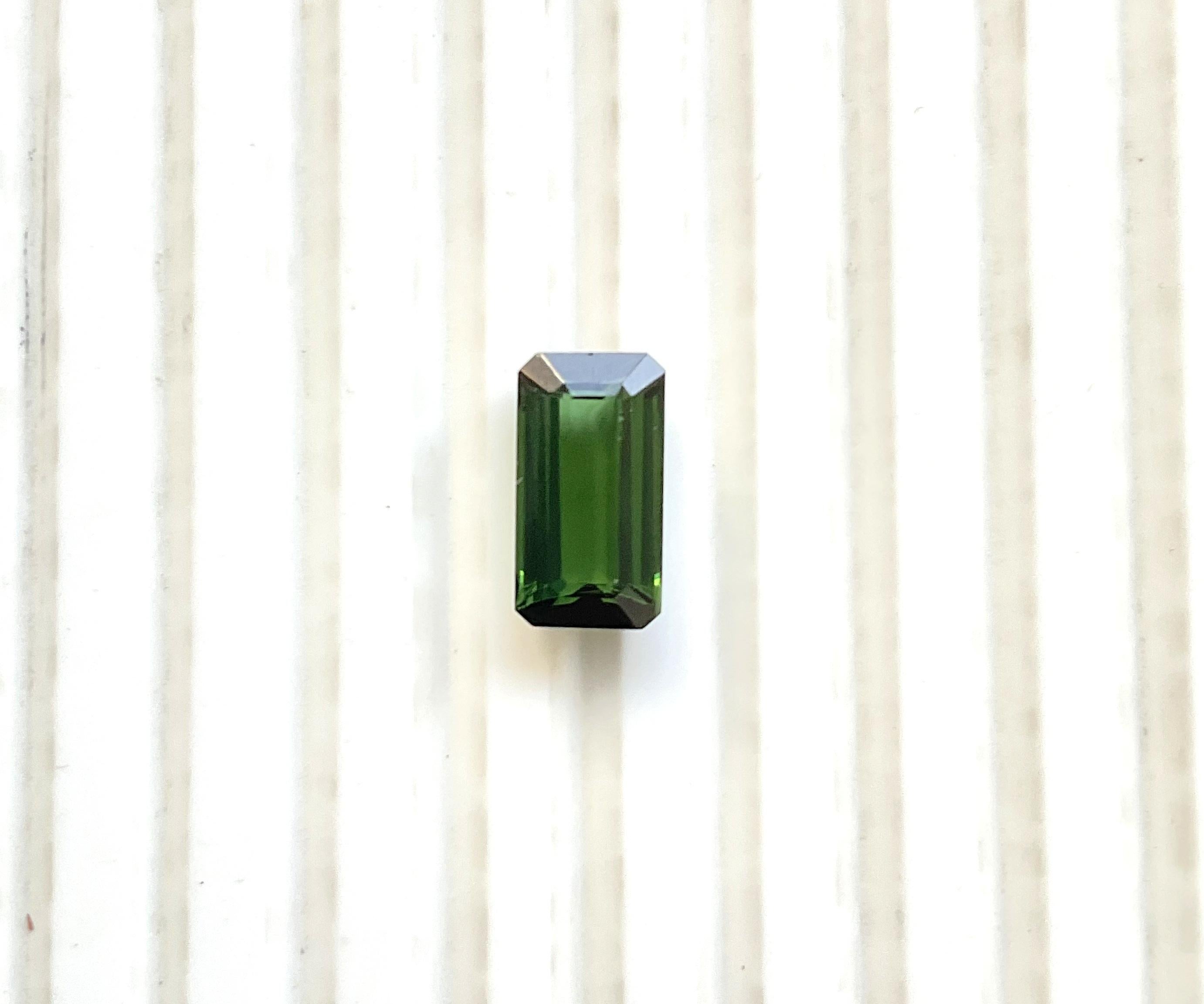 4.14 Carats Green Tourmaline Octagon Faceted Top Quality Cut stone Natural Gem For Sale 3