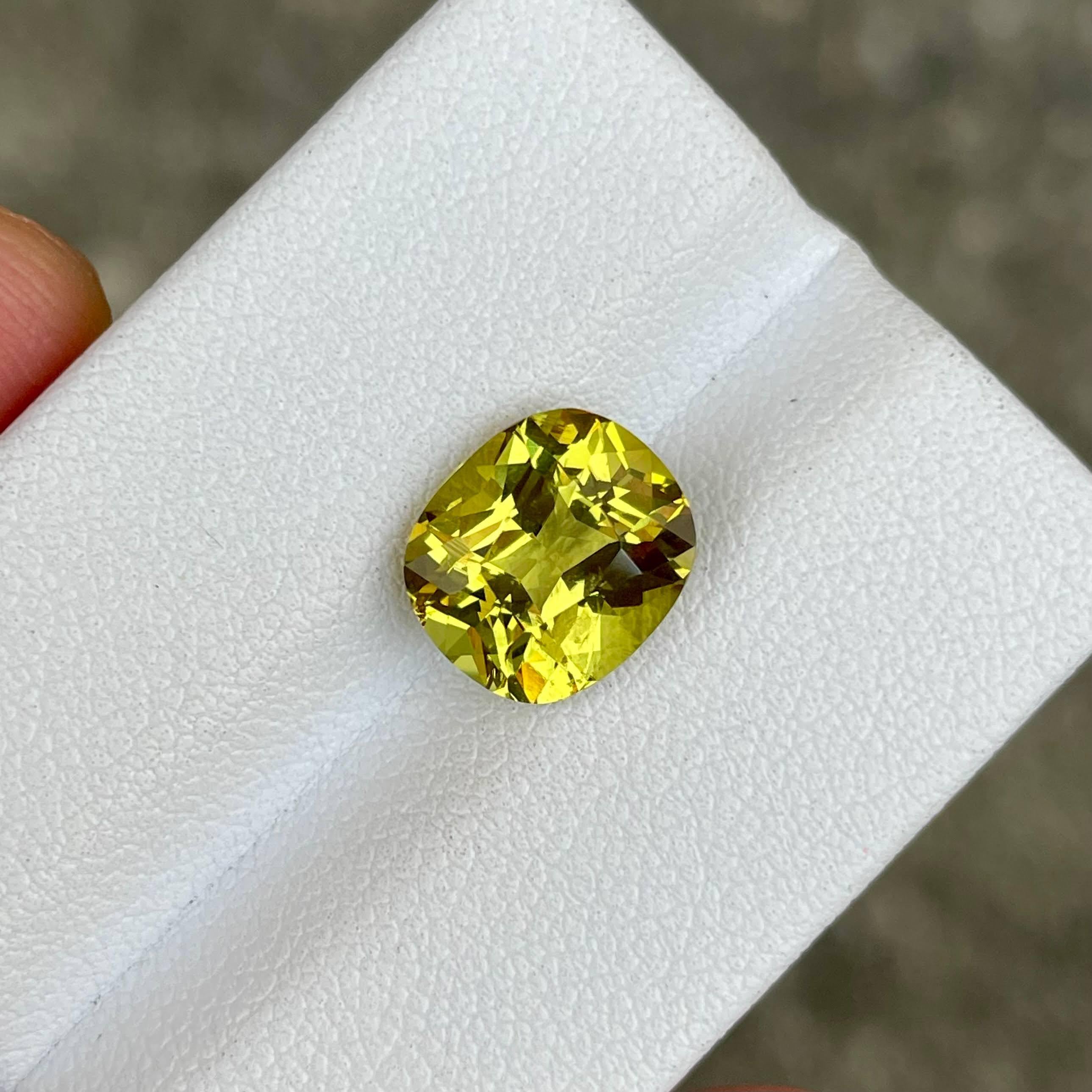 Peso 4,14 carati 
Dimensioni 10.0x8.8x6.2 mm 
Trattamento nessuno
Origine Mali 
Occhi chiari e puliti 
Forma del cuscino 
Tagliare un cuscino di fantasia


Questo splendido granato giallo del Mali da 4.14 carati è un esempio di bellezza naturale ed