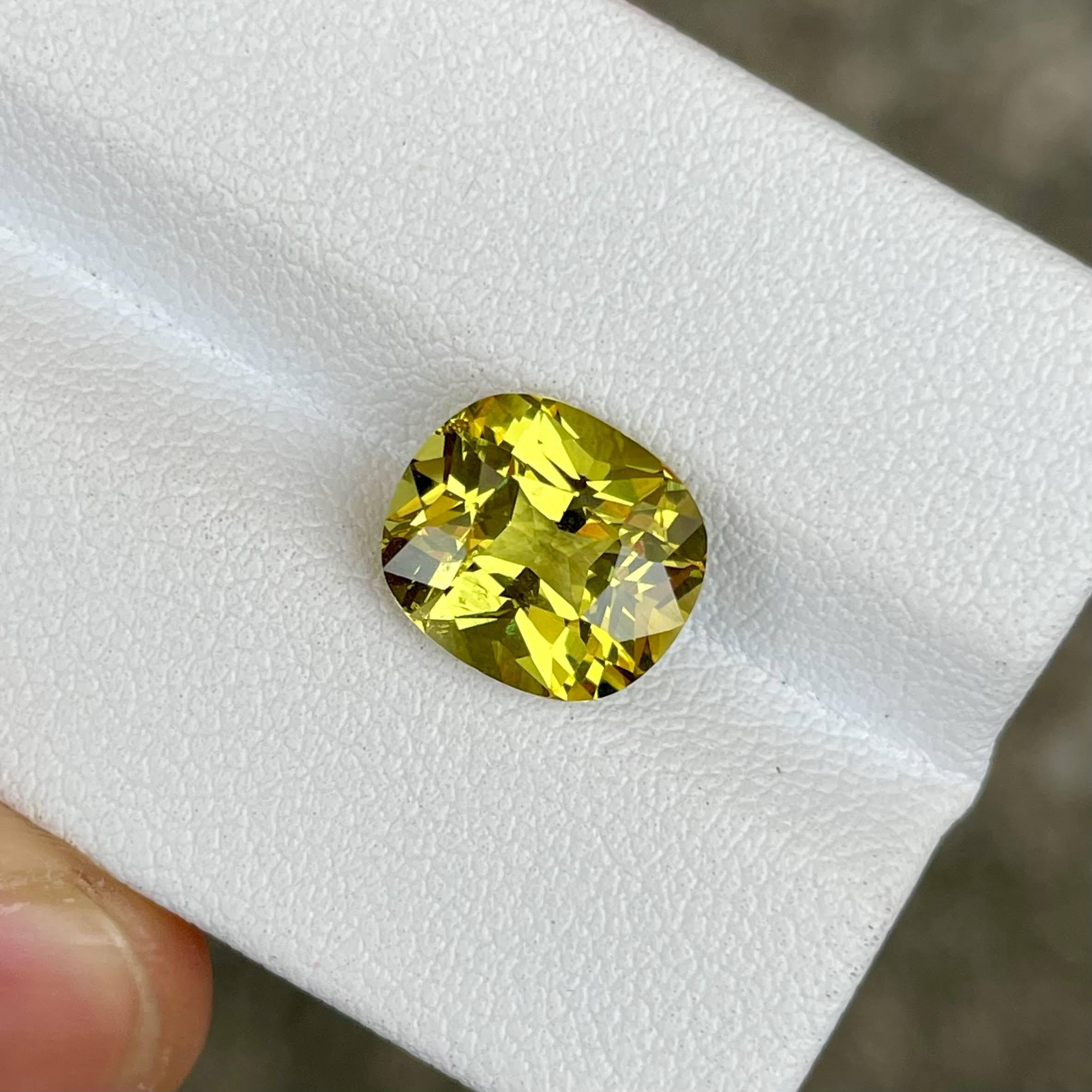 Taglio cuscino 4,14 carati Rara pietra di granato giallo con taglio a cuscino proveniente dal Mali in vendita