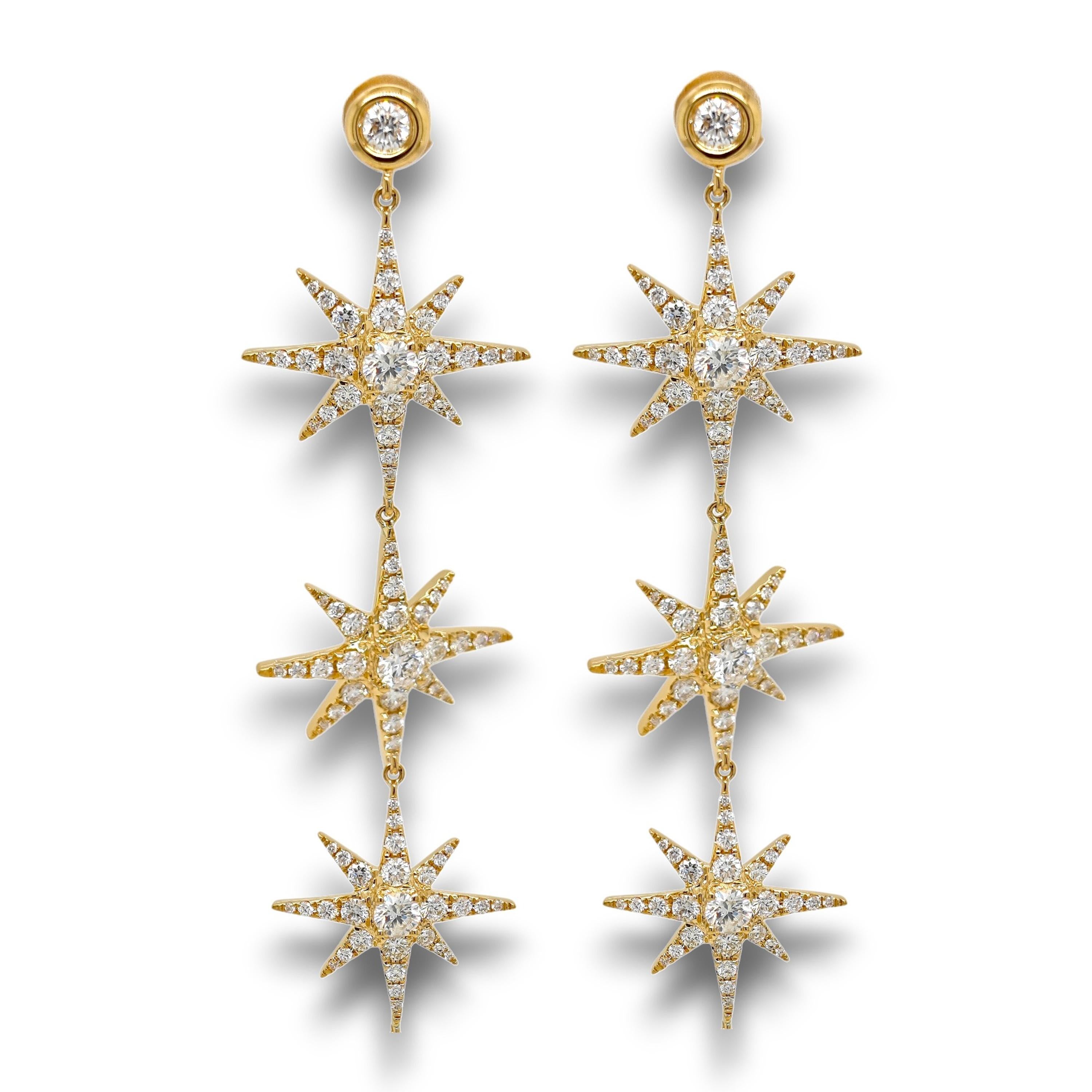 Boucles d
oreilles en or jaune avec diamants blancs de 4.14 carat en vente