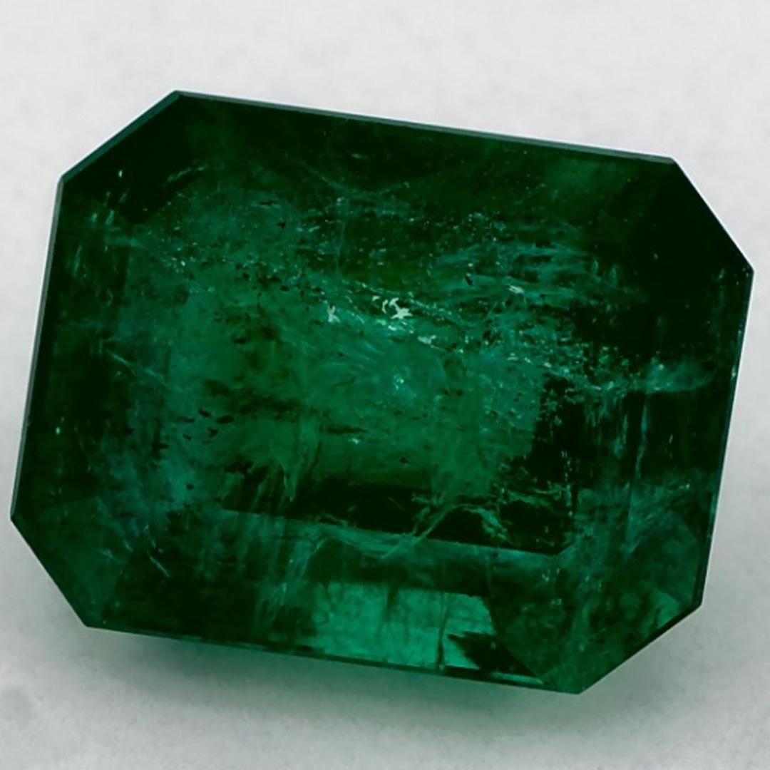 Con un vibrante tono verde, la piedra de nacimiento de mayo es un símbolo del renovado crecimiento primaveral. 

Explora la vibrante colección de esmeraldas, rubíes y zafiros de nuestra tienda, disponibles como gemas sueltas y combinadas con nuestra