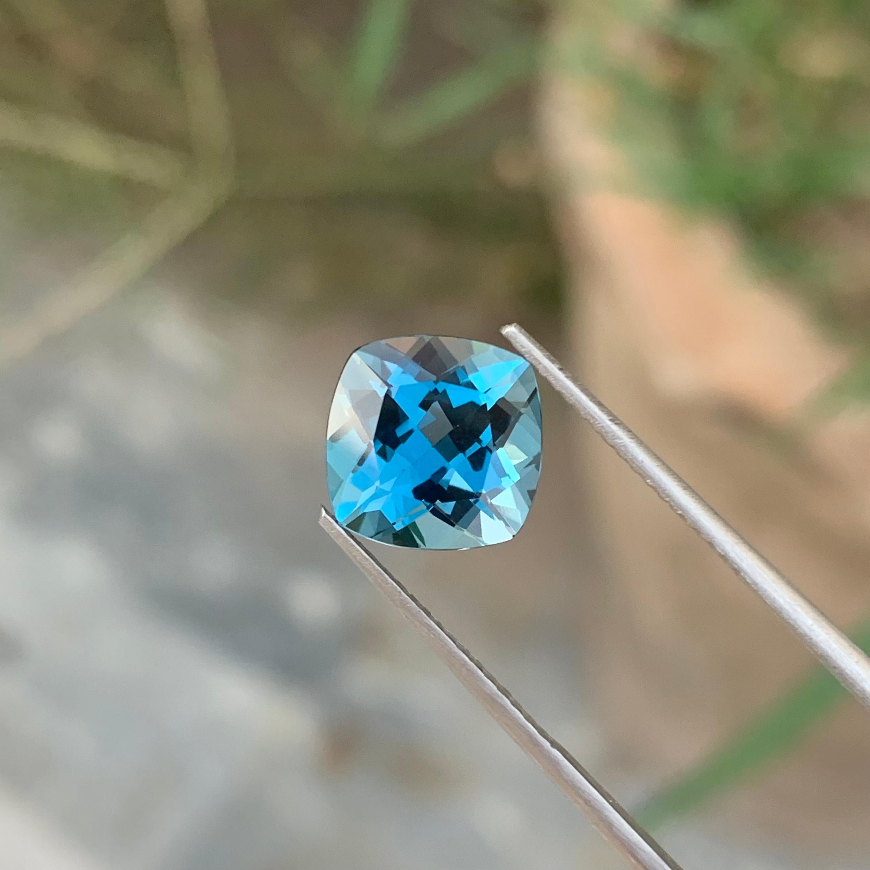 4,15 Karat Bezaubernder facettierter Londoner Blautopas in Quadratform Edelstein im Zustand „Neu“ im Angebot in Peshawar, PK