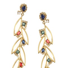 Orecchini pendenti con pietra colorata da 4,15 carati e diamanti