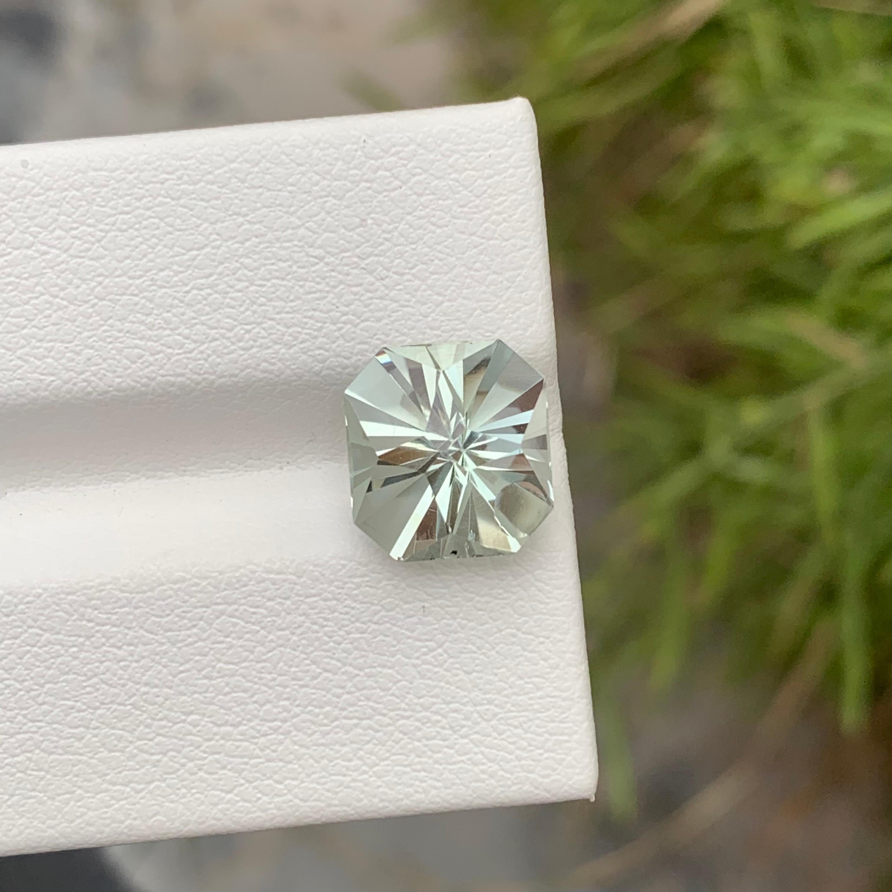 4.15 Carat Fancy Cut Emerald Shape Green Amethyst Gem For Jewellery Making  For Sale 4