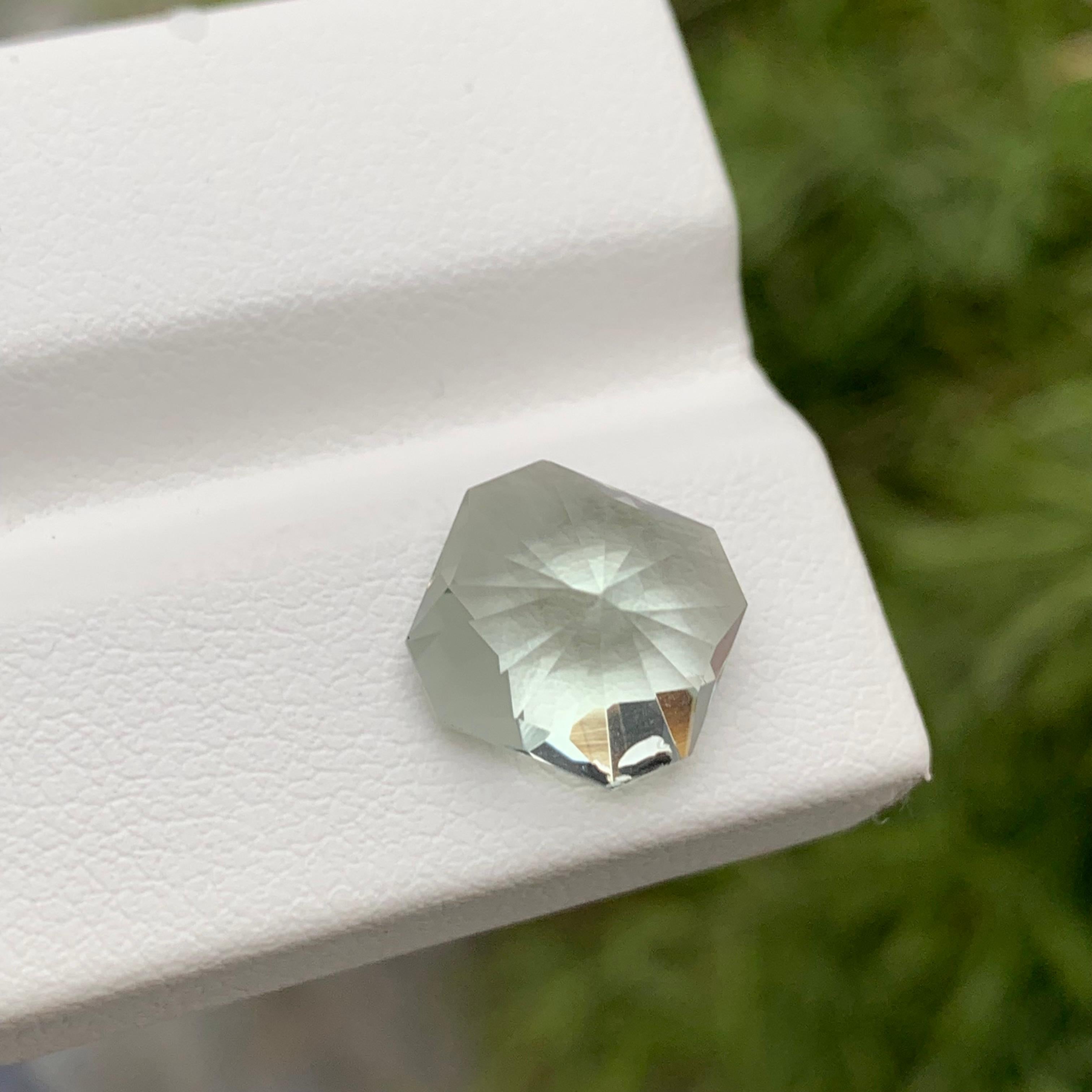 4.15 Carat Fancy Cut Emerald Shape Green Amethyst Gem For Jewellery Making For Sale 6
