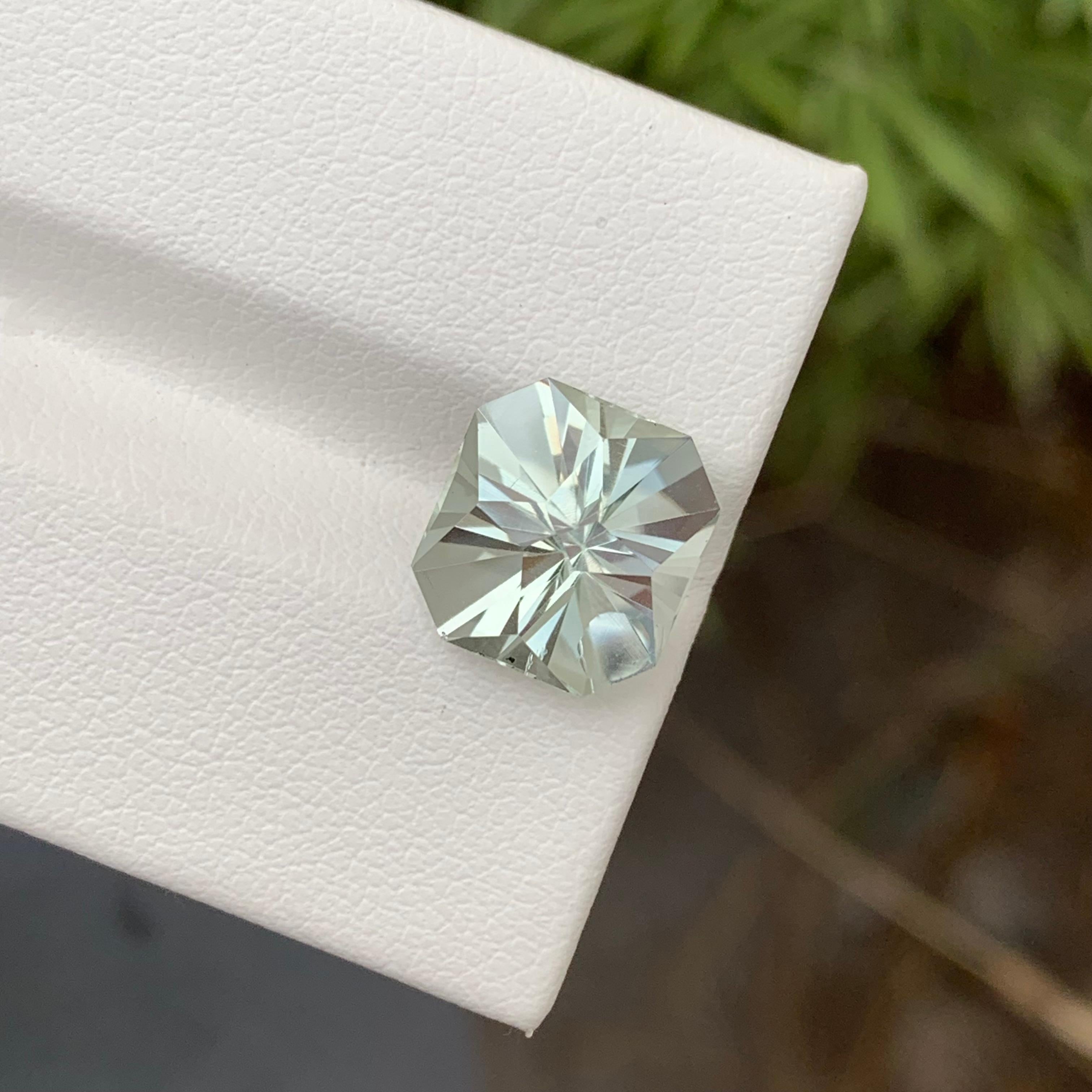 Women's or Men's 4.15 Carat Fancy Cut Emerald Shape Green Amethyst Gem For Jewellery Making  For Sale