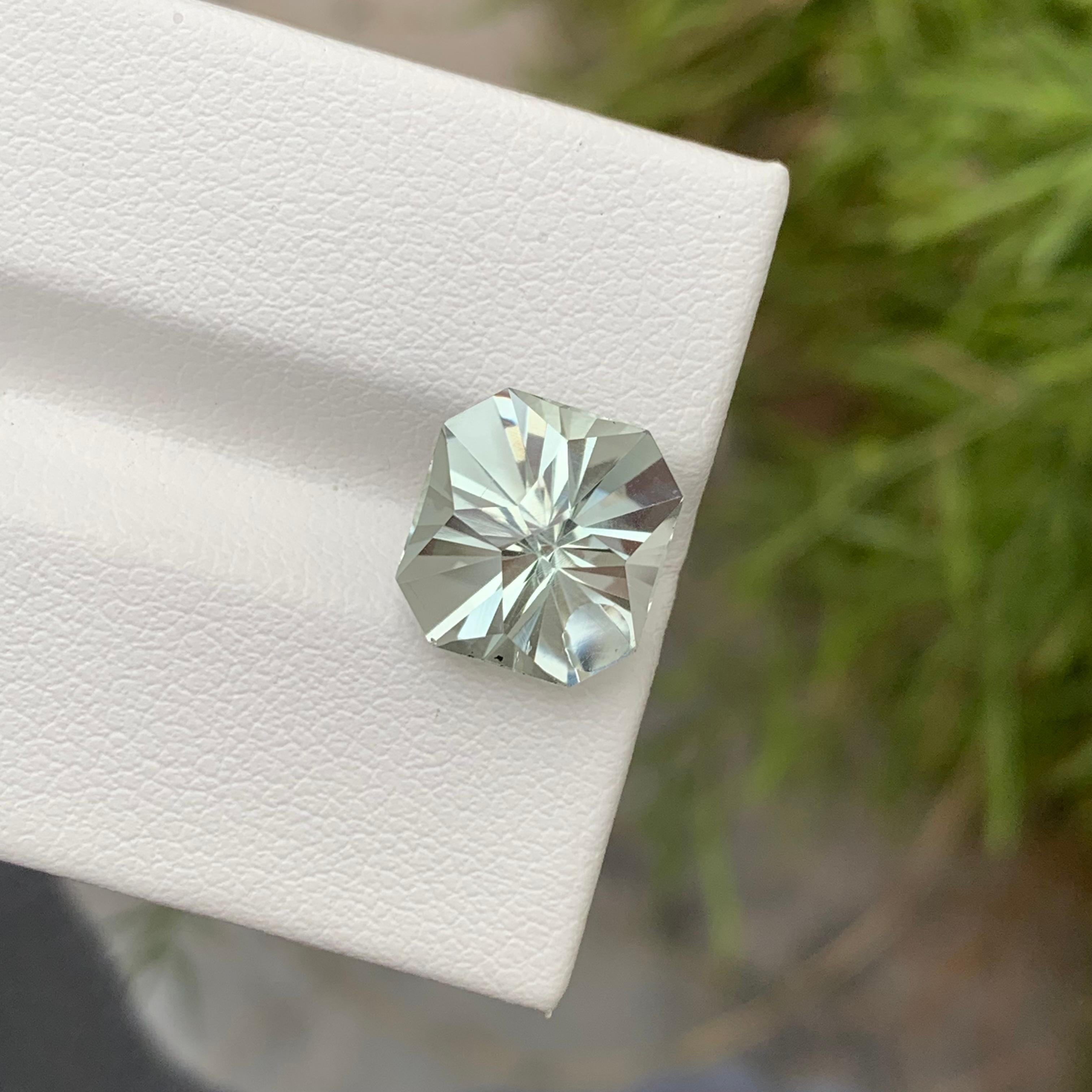 4.15 Carat Fancy Cut Emerald Shape Green Amethyst Gem For Jewellery Making  For Sale 2