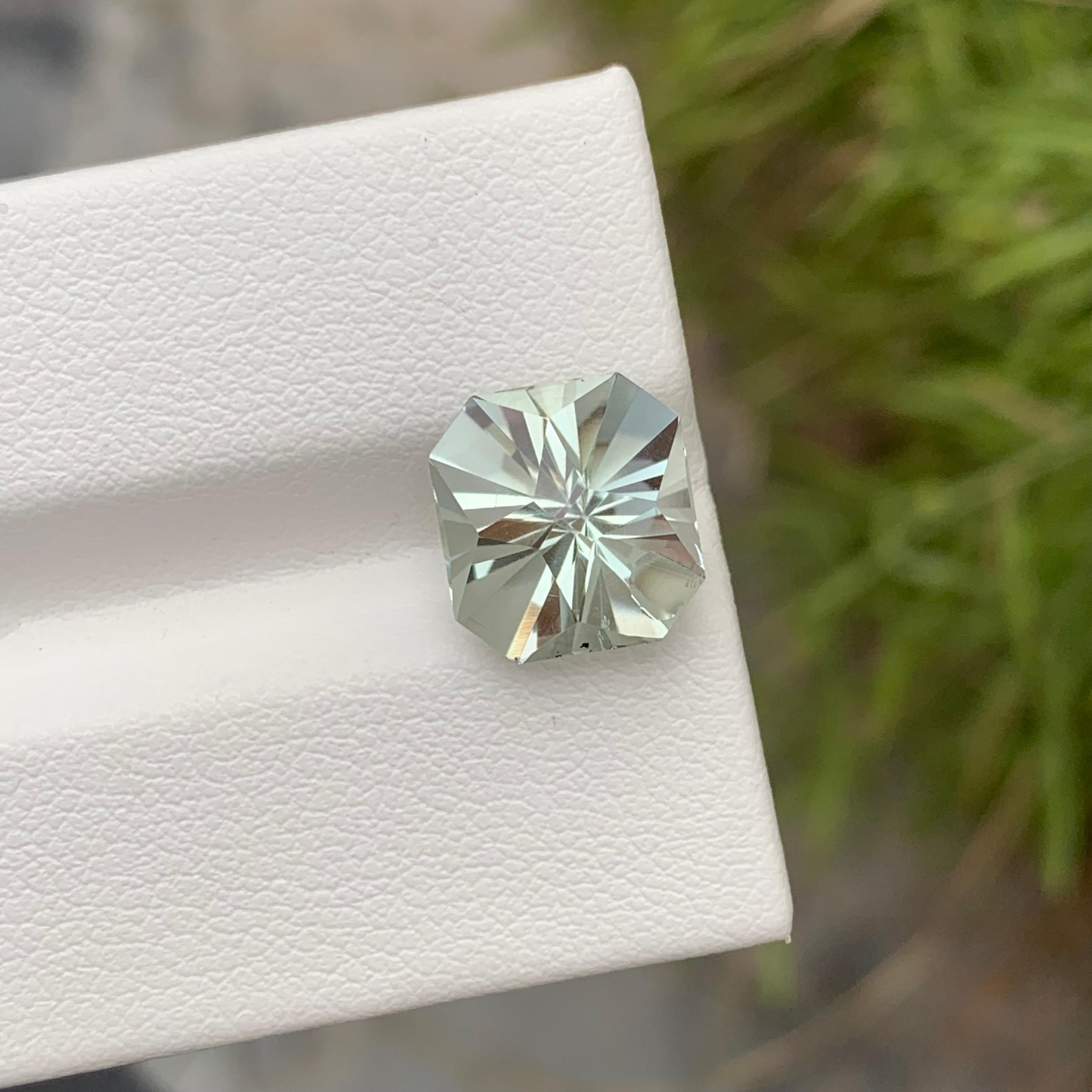 4.15 Carat Fancy Cut Emerald Shape Green Amethyst Gem For Jewellery Making  For Sale 3