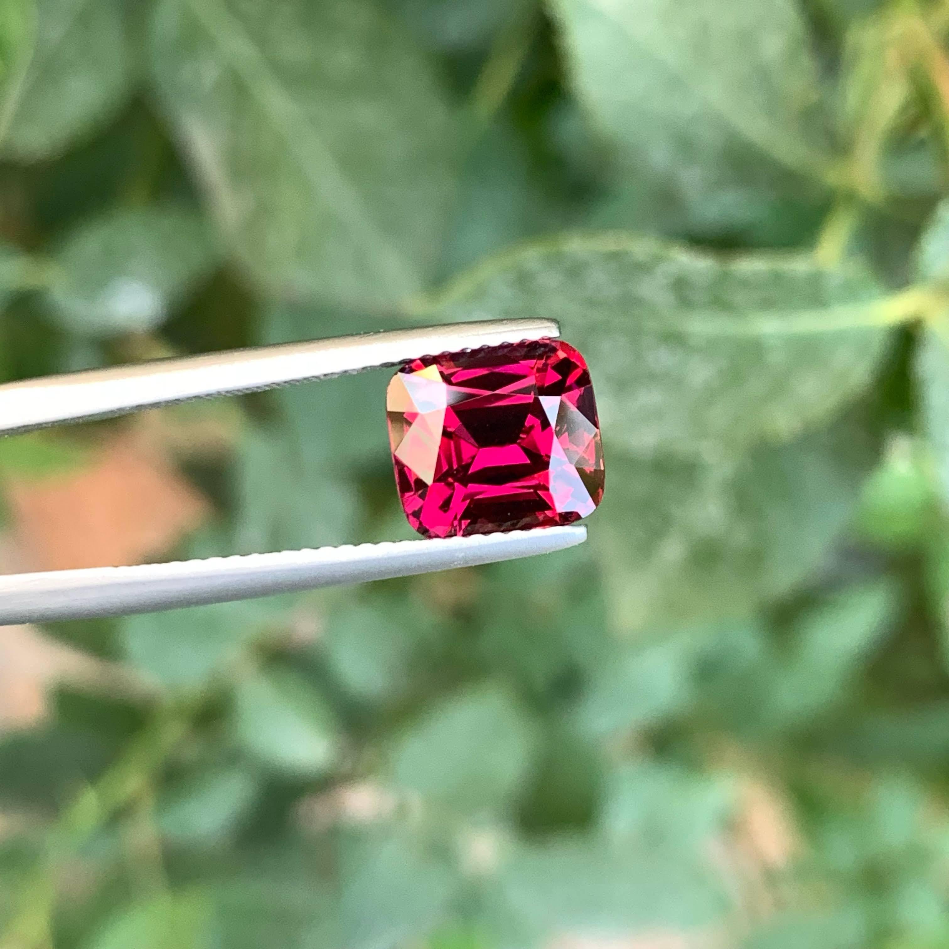 4,15 Karat Lose rosa-rot Umbalit Granat Stein Kissenschliff aus Afrika (Moderne) im Angebot
