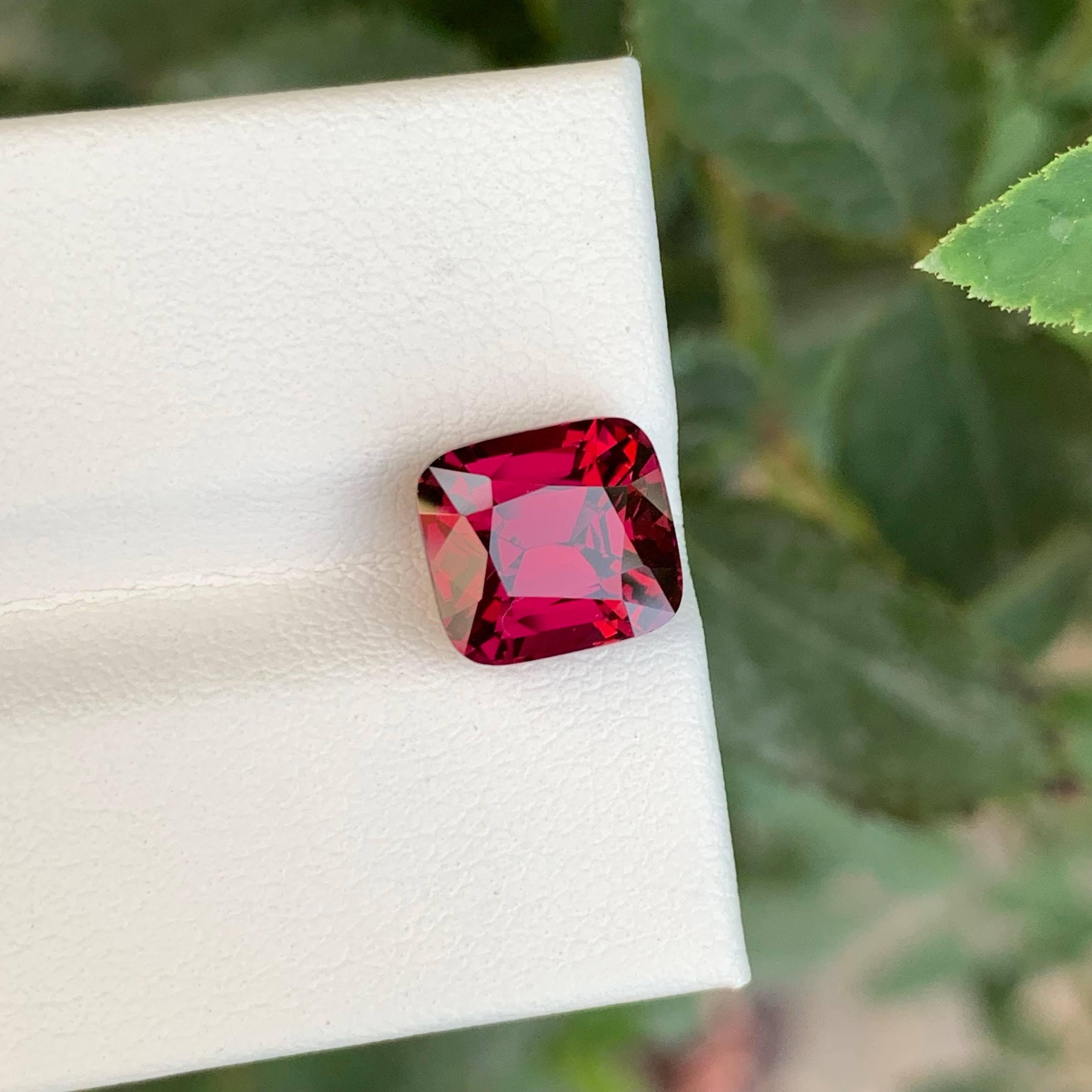 4,15 Karat Lose rosa-rot Umbalit Granat Stein Kissenschliff aus Afrika im Zustand „Neu“ im Angebot in Bangkok, TH