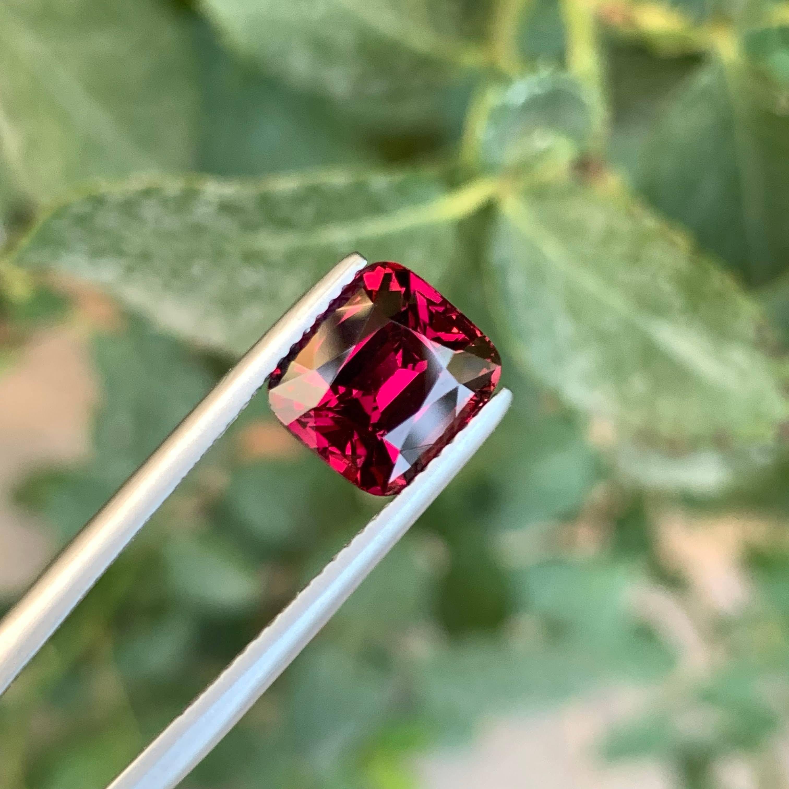 4,15 Karat Lose rosa-rot Umbalit Granat Stein Kissenschliff aus Afrika für Damen oder Herren im Angebot