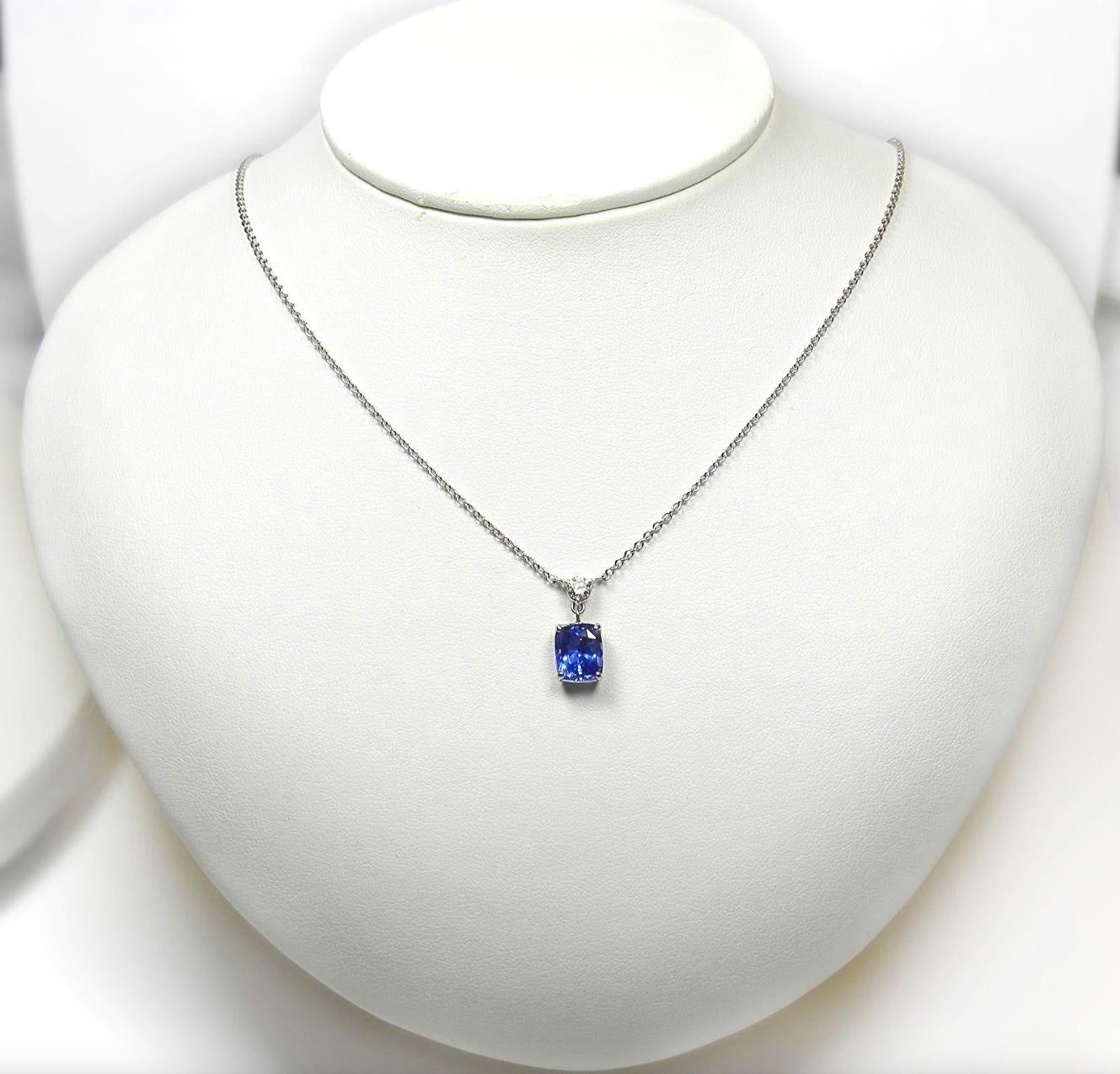 Contemporary 4.15 Carat Natural Blue Sapphire and Diamond Pendant Necklace Platinum 950
