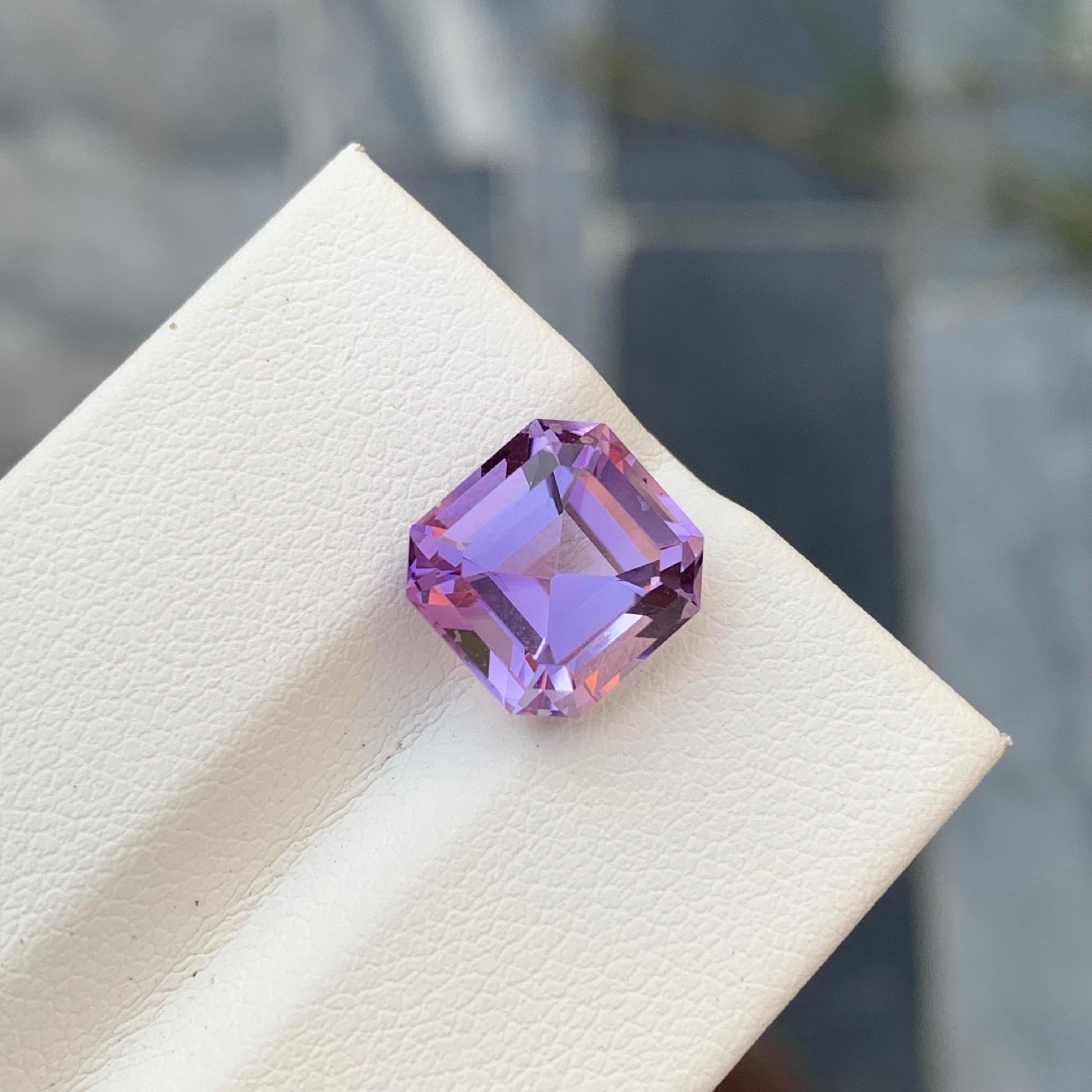 Loser Amethyst
Gewicht: 4,15 Karat
Abmessung: 9.6 x 9.2 x 7.1 Mm
Farbe: Violett
Herkunft: Brasilien
Behandlung: Nicht
Zertifikat: Auf Anfrage
Die Form: Asscher

Der Amethyst, eine atemberaubende Quarzart, die für ihren faszinierenden violetten