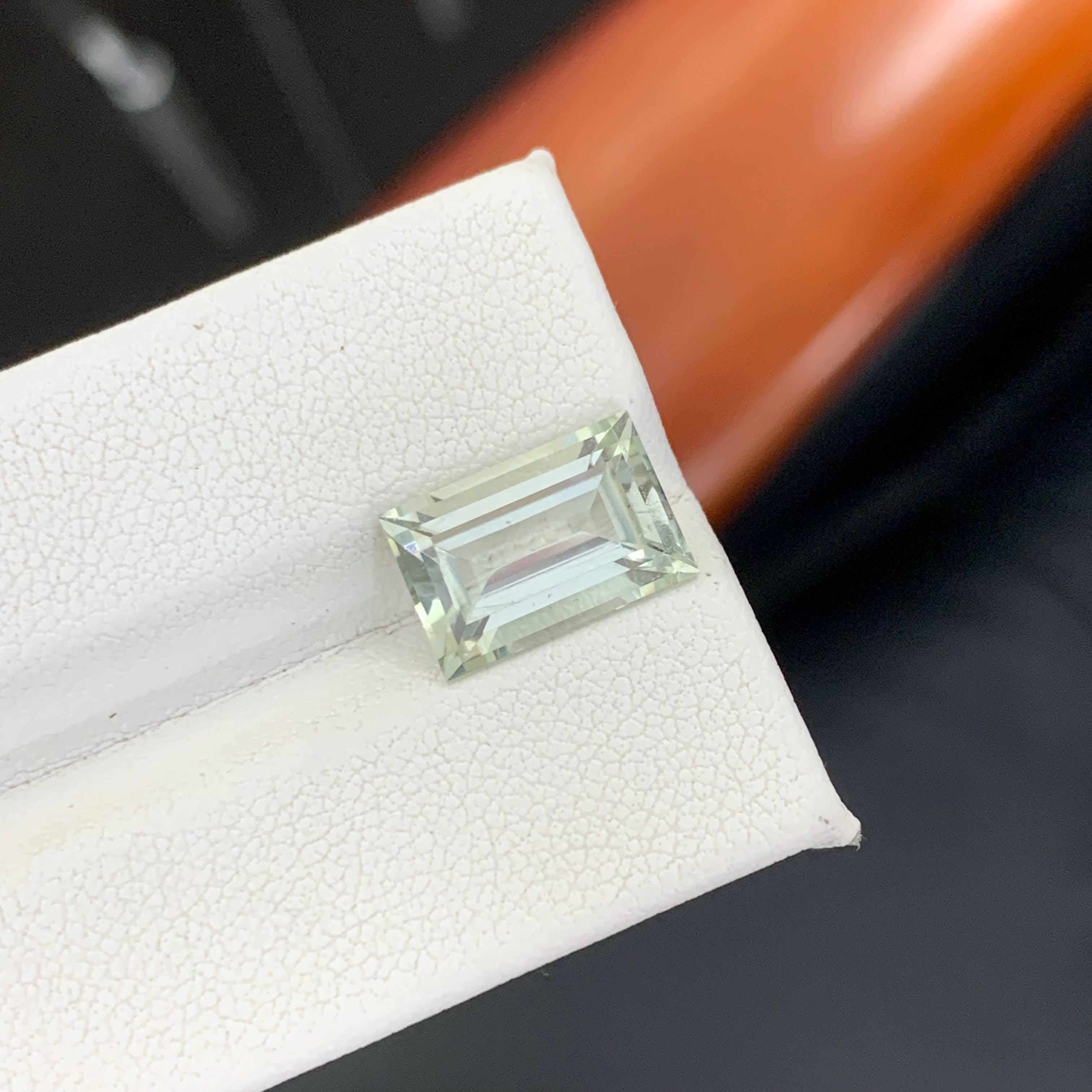 4,15 Karat Natürlicher loser grünlicher Amethyst Stein Baguetteschliff Afrikanischer Edelstein (Moderne) im Angebot