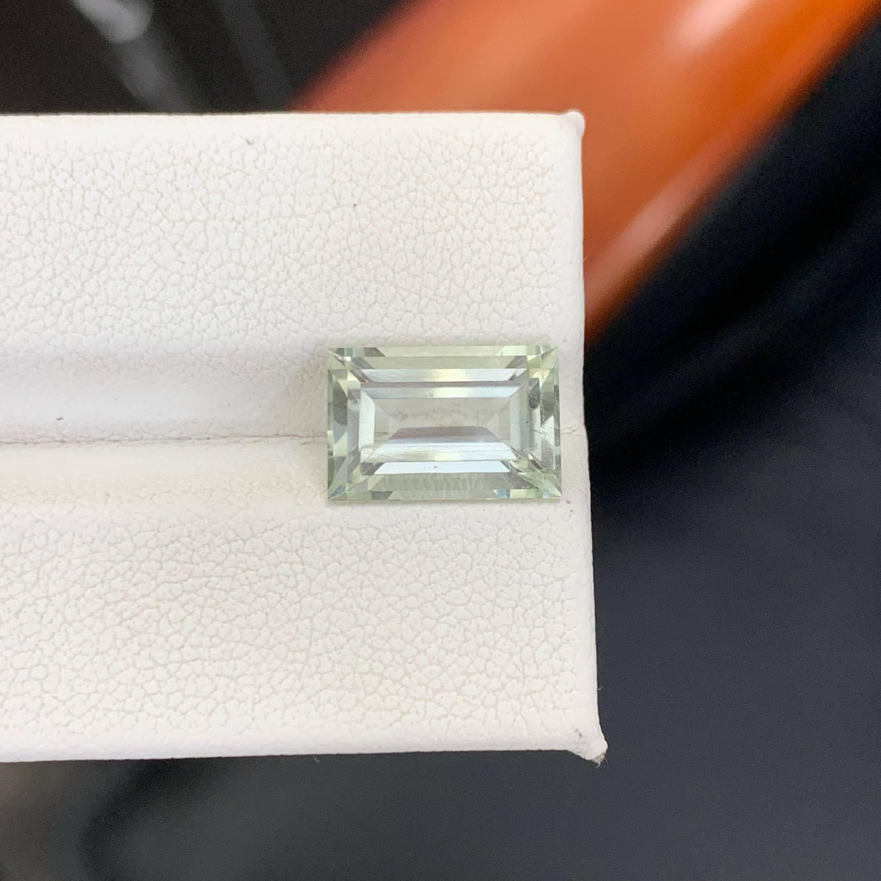 4,15 Karat Natürlicher loser grünlicher Amethyst Stein Baguetteschliff Afrikanischer Edelstein im Zustand „Neu“ im Angebot in Bangkok, TH