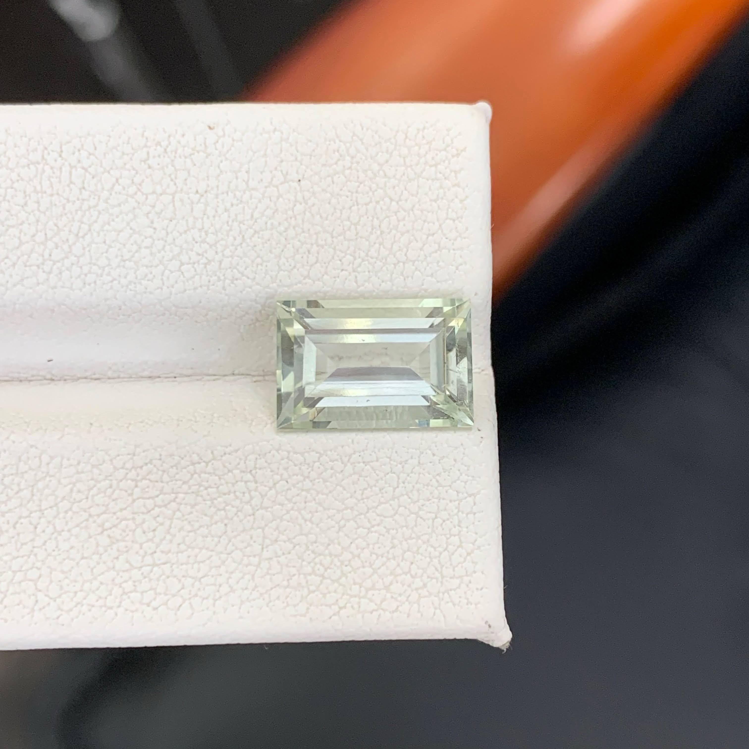 4,15 Karat Natürlicher loser grünlicher Amethyst Stein Baguetteschliff Afrikanischer Edelstein im Angebot 1