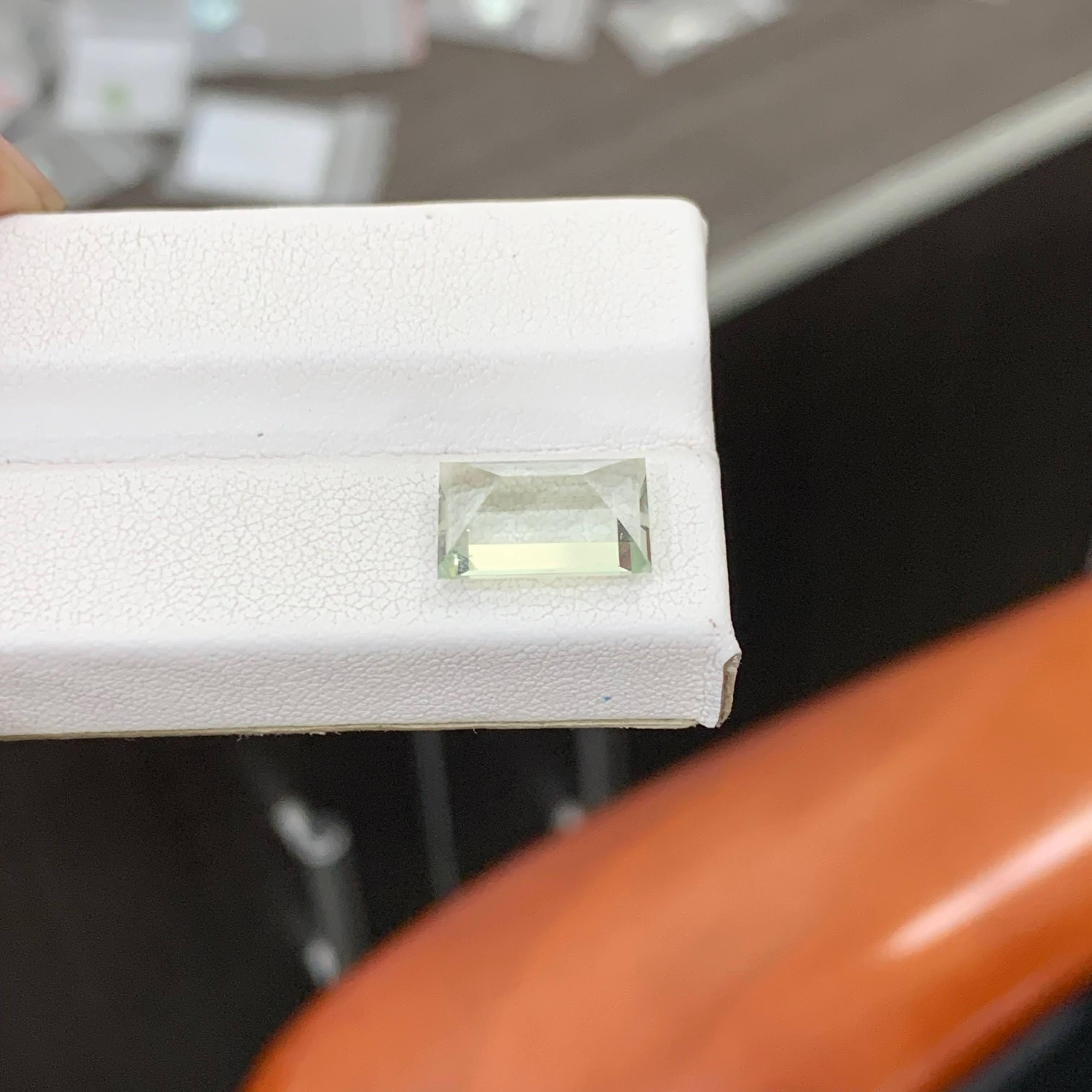 4,15 Karat Natürlicher loser grünlicher Amethyst Stein Baguetteschliff Afrikanischer Edelstein im Angebot 2