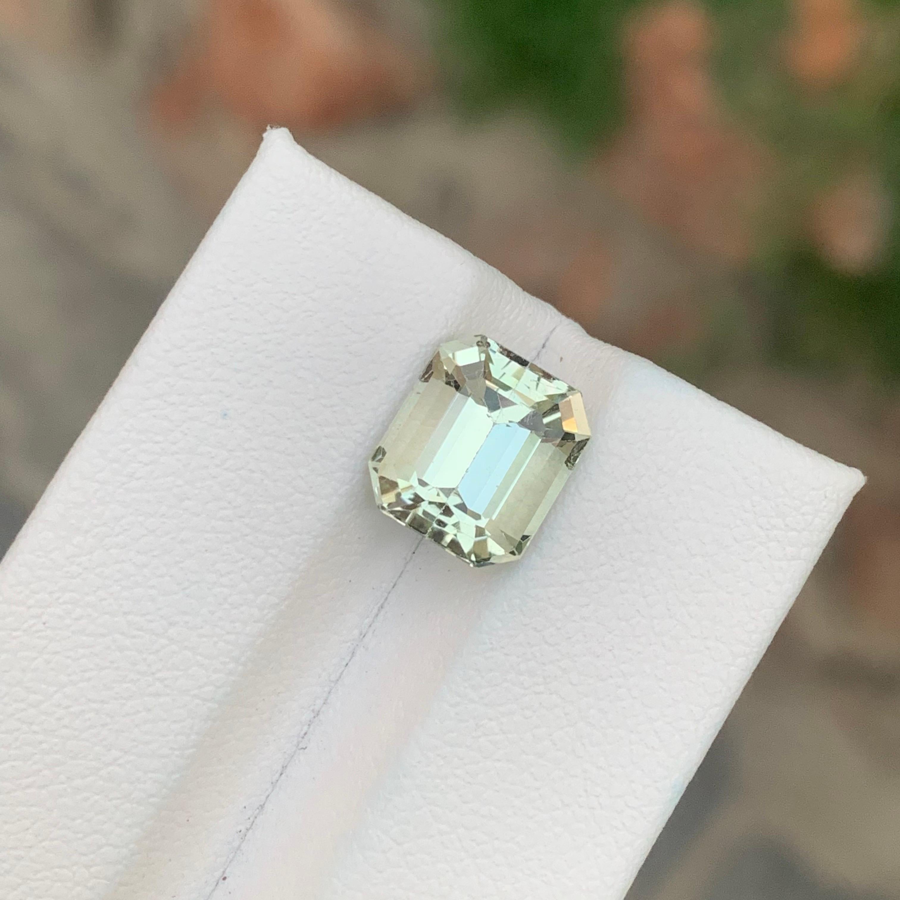 Arts and Crafts 4,15 carati di pietra naturale sciolta a forma di smeraldo Heliodor in vendita