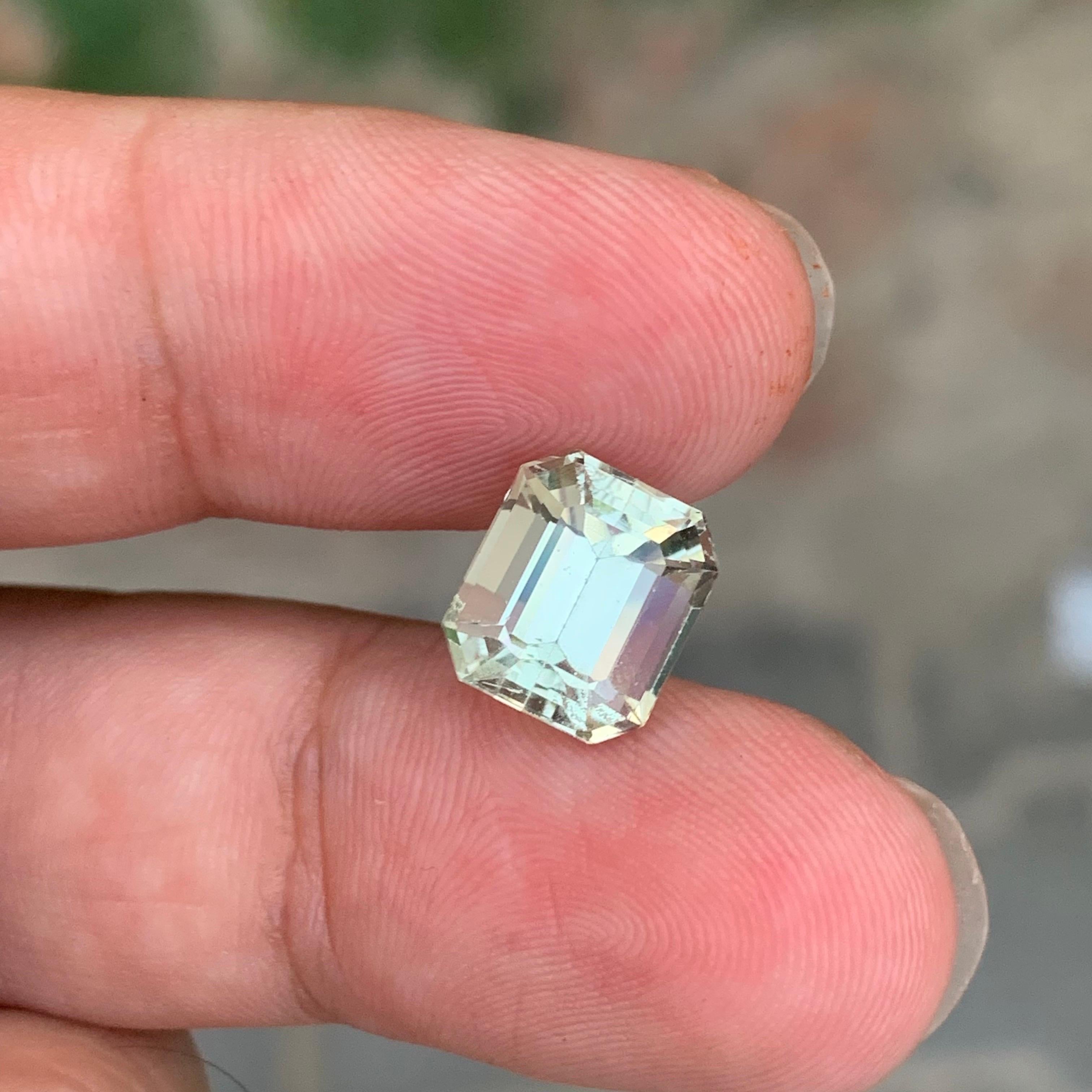 Taglio smeraldo 4,15 carati di pietra naturale sciolta a forma di smeraldo Heliodor in vendita