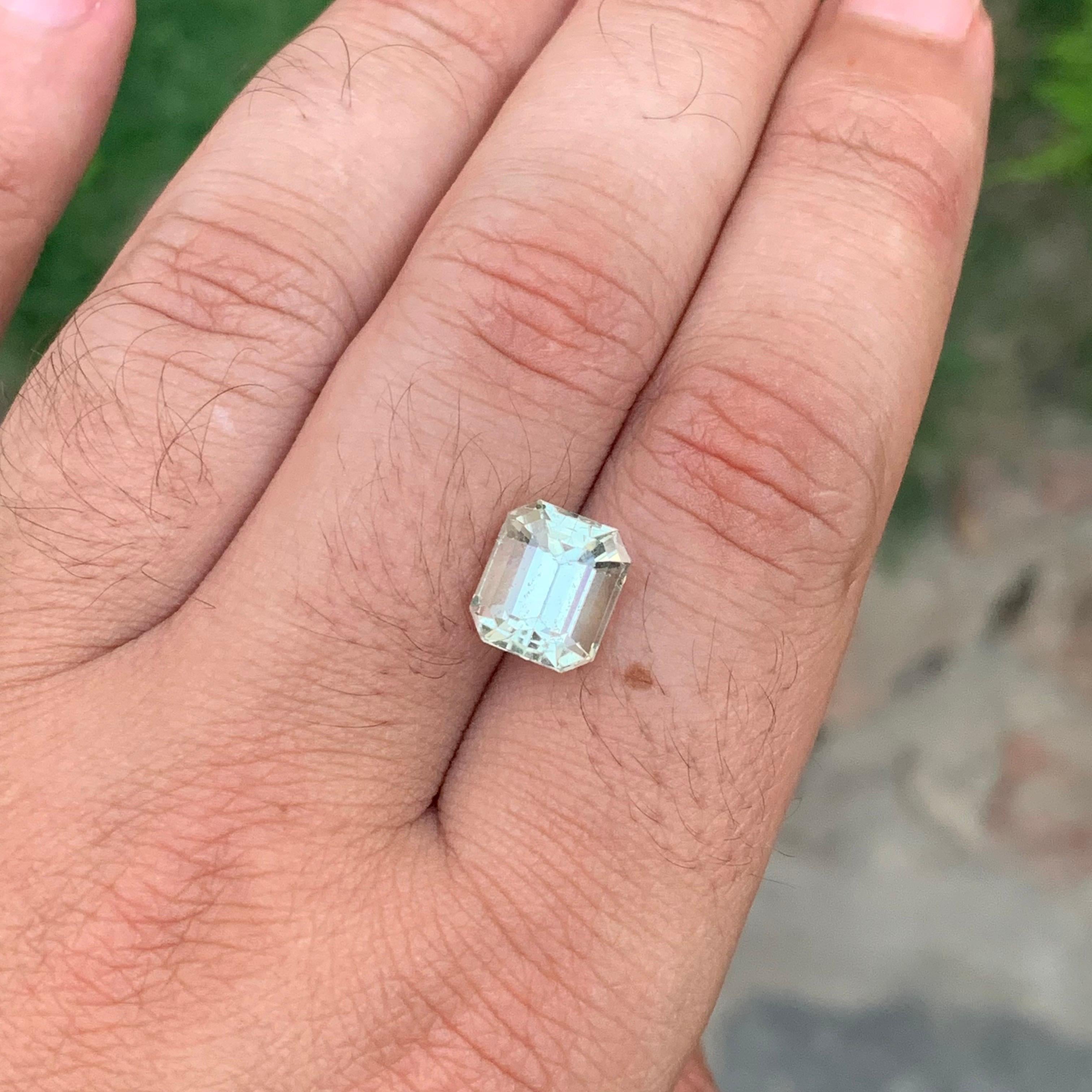 4,15 carati di pietra naturale sciolta a forma di smeraldo Heliodor in vendita 1