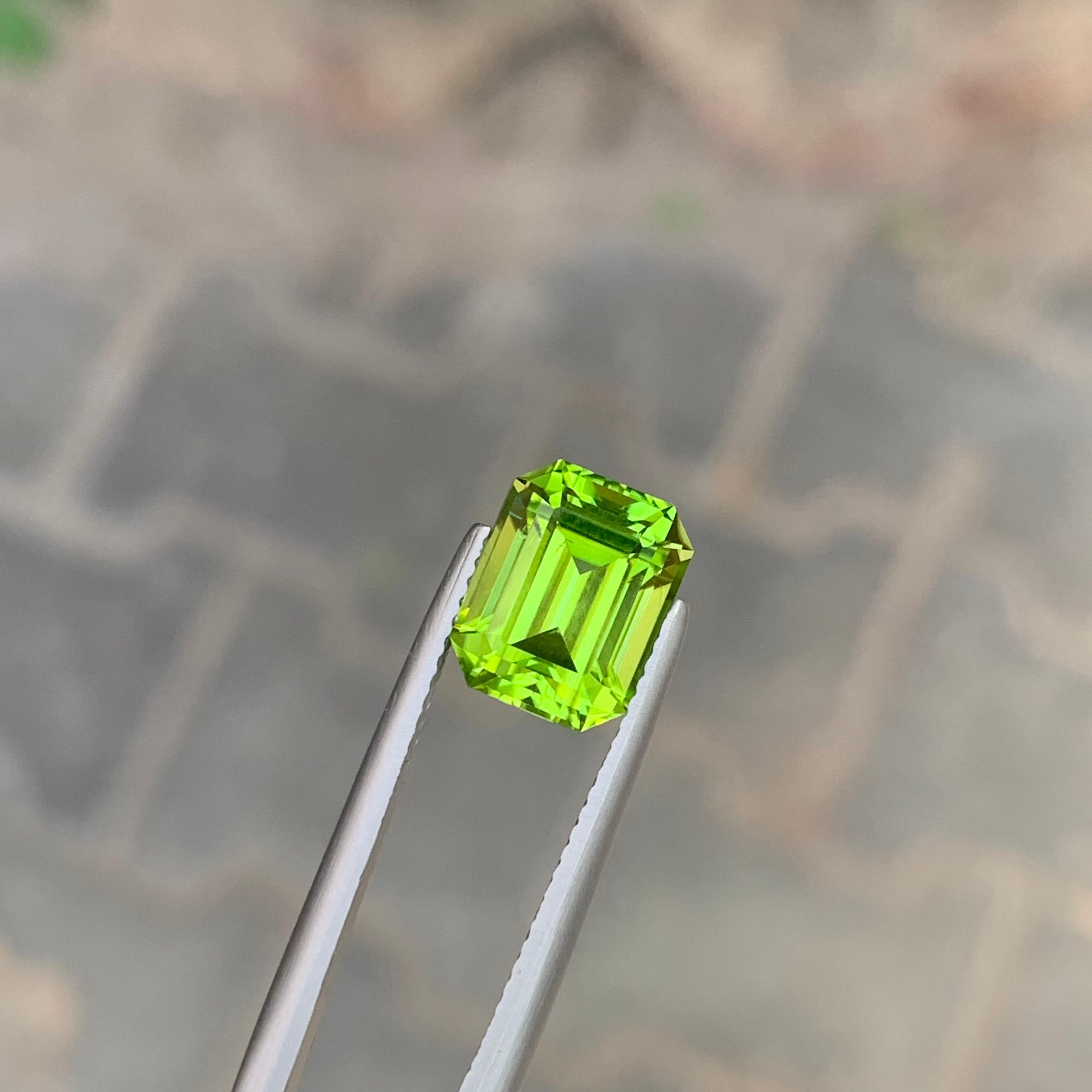 4.15 carati di peridoto naturale sfuso di forma smeraldina in vendita 4