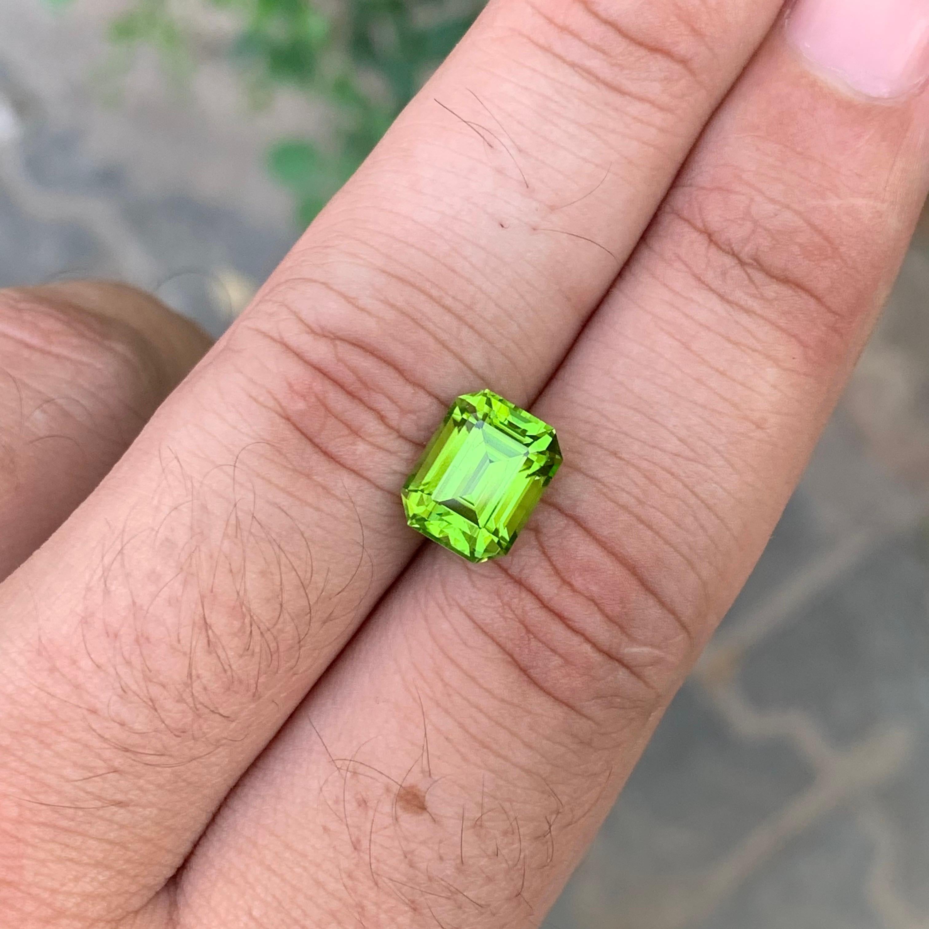 4.15 carati di peridoto naturale sfuso di forma smeraldina in vendita 5